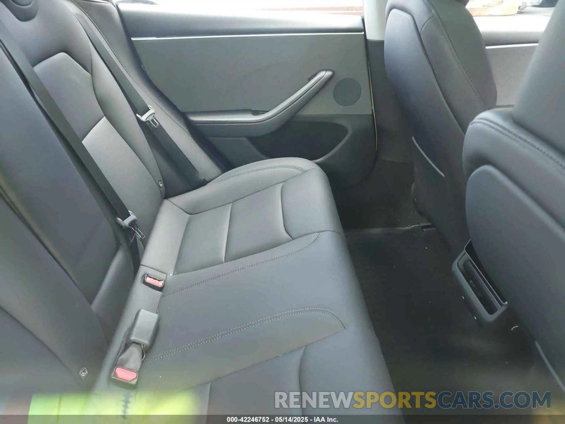 8 Photograph of a damaged car 5YJ3E1EA7RF721503 TESLA MODEL 3 2024