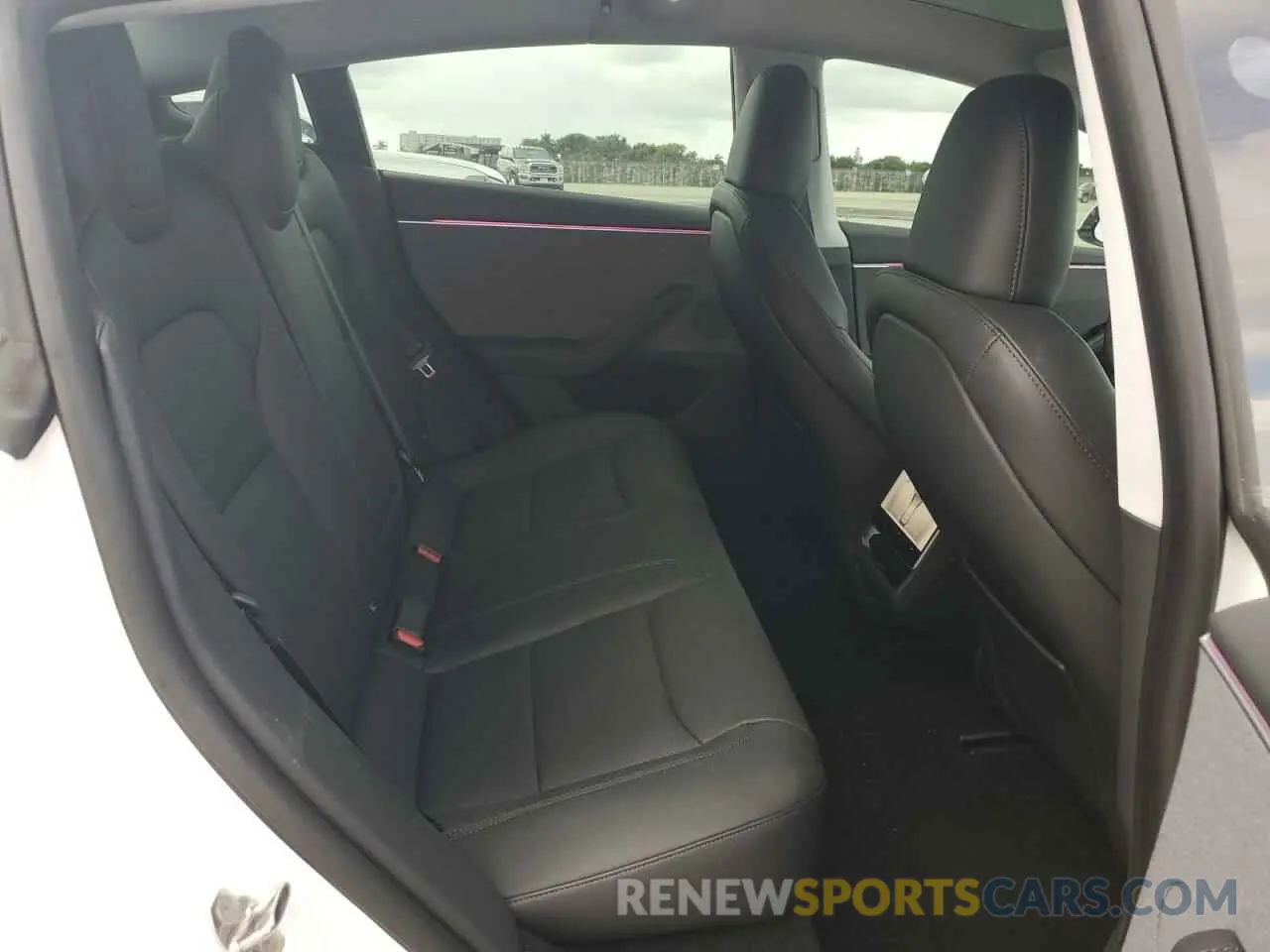 10 Photograph of a damaged car 5YJ3E1EA7RF733070 TESLA MODEL 3 2024