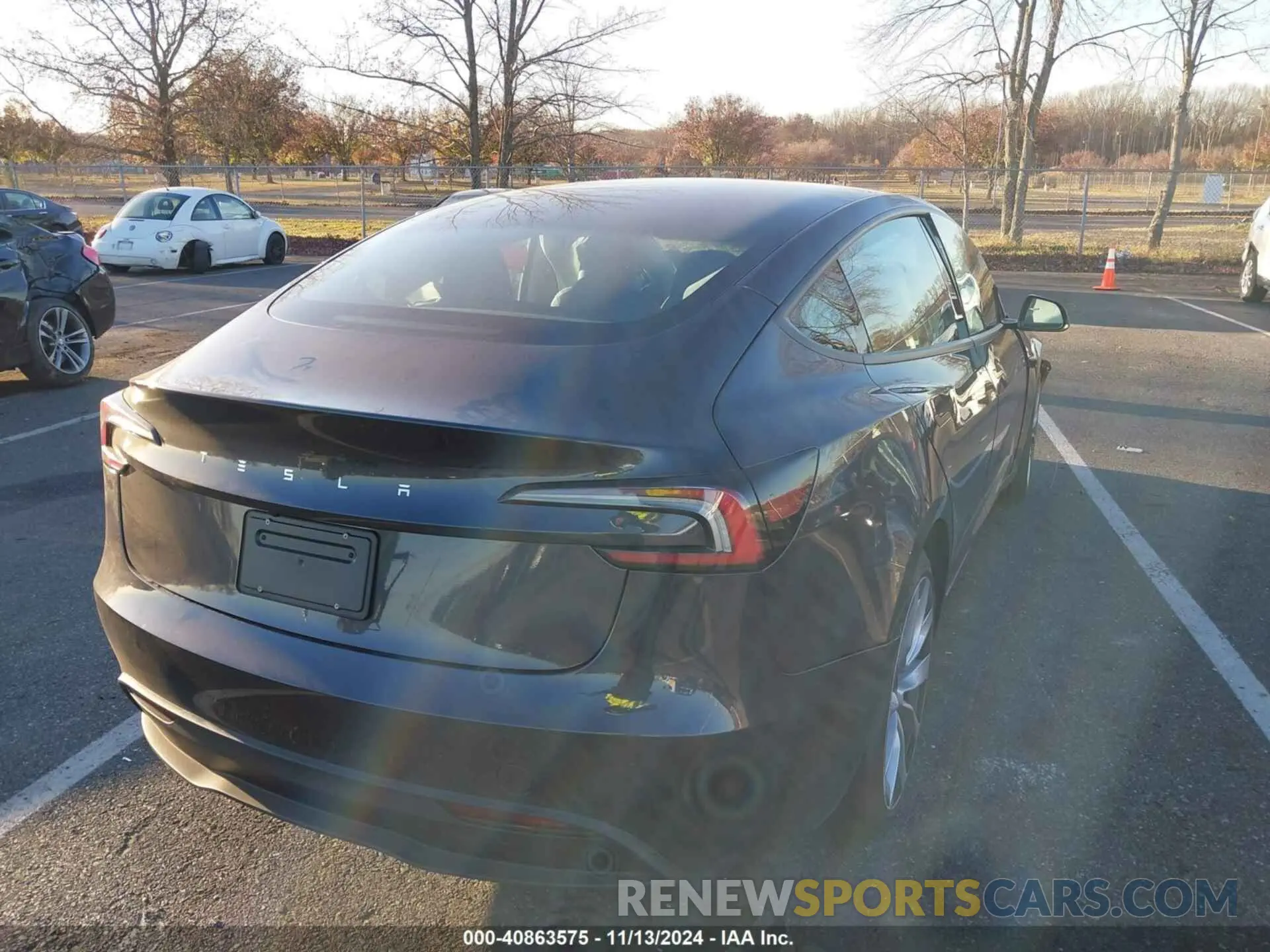 4 Photograph of a damaged car 5YJ3E1EA7RF853483 TESLA MODEL 3 2024