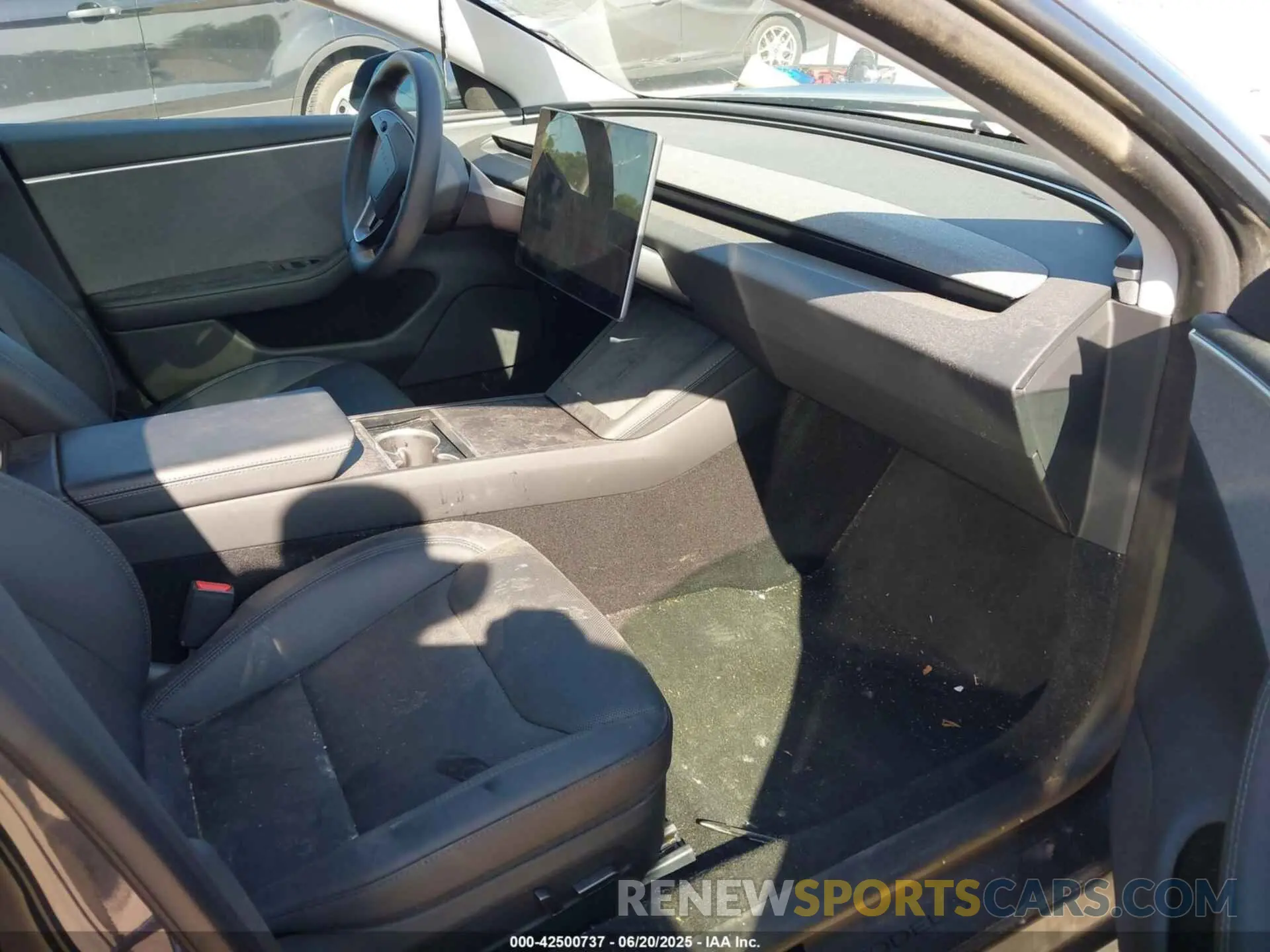 5 Photograph of a damaged car 5YJ3E1EA8RF717931 TESLA MODEL 3 2024