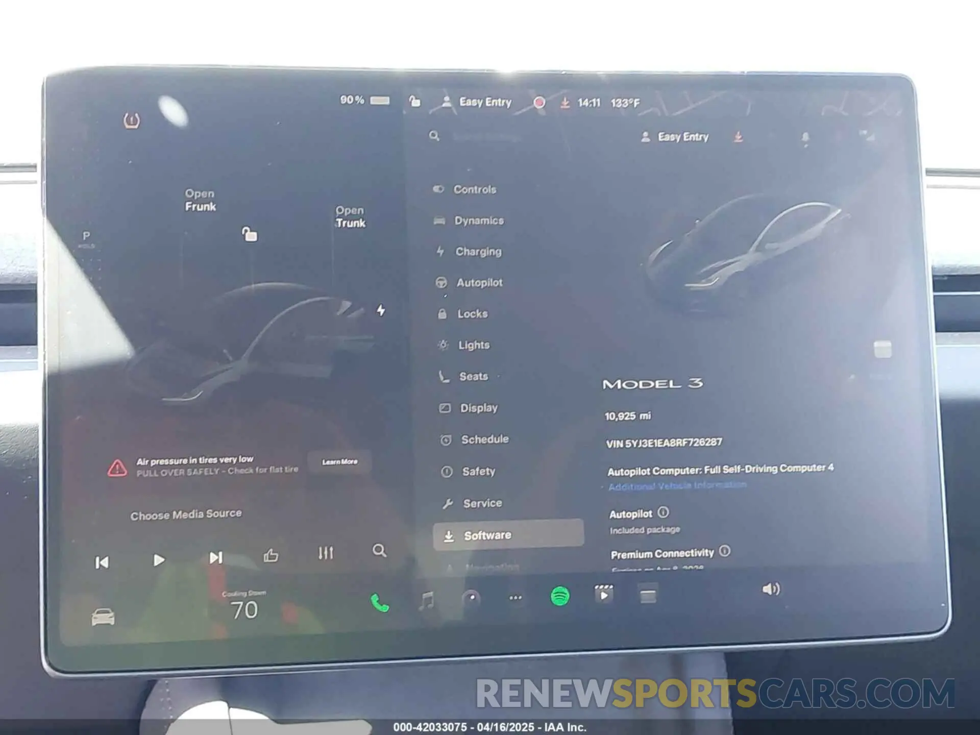 17 Photograph of a damaged car 5YJ3E1EA8RF726287 TESLA MODEL 3 2024