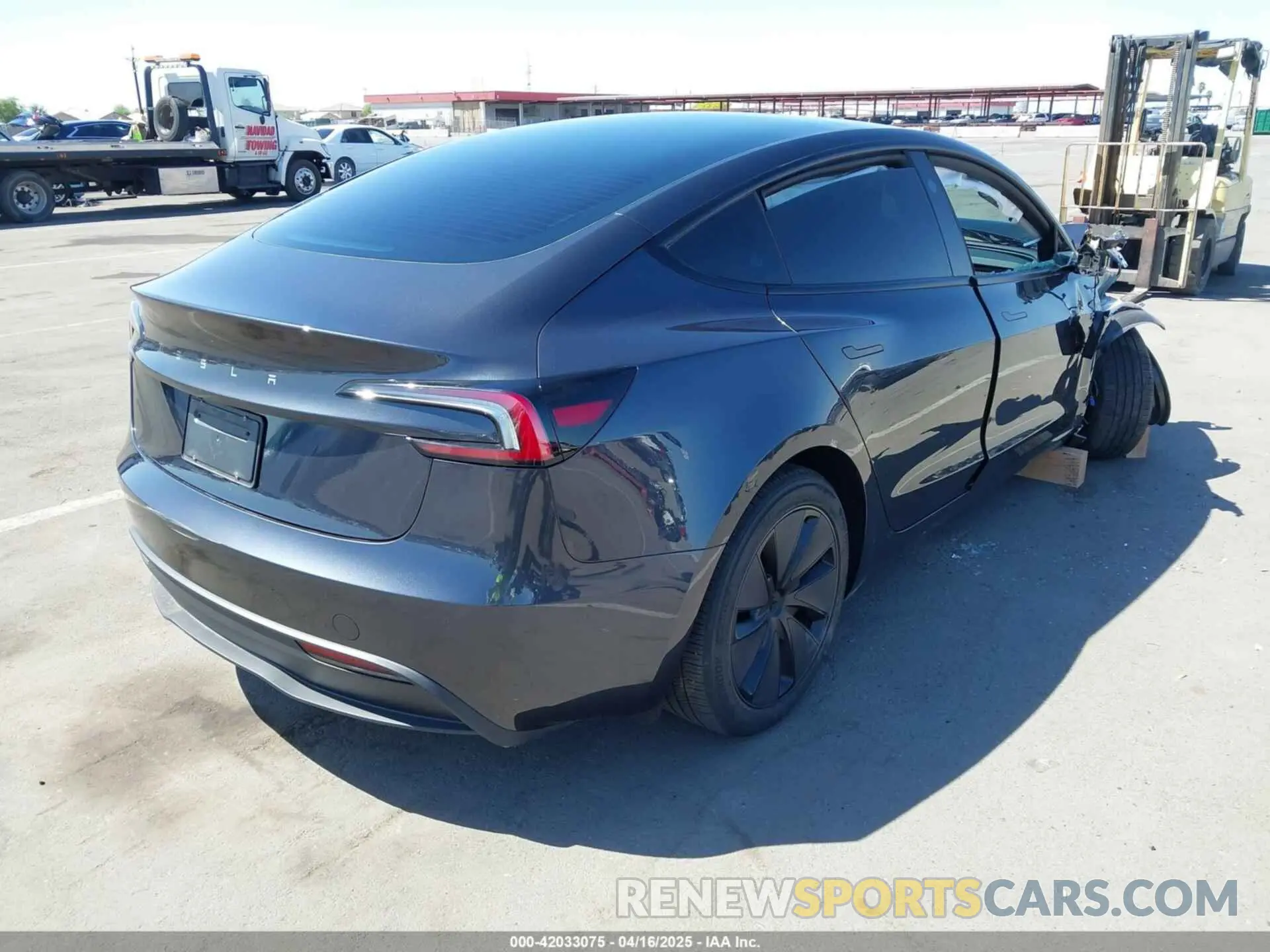 4 Photograph of a damaged car 5YJ3E1EA8RF726287 TESLA MODEL 3 2024