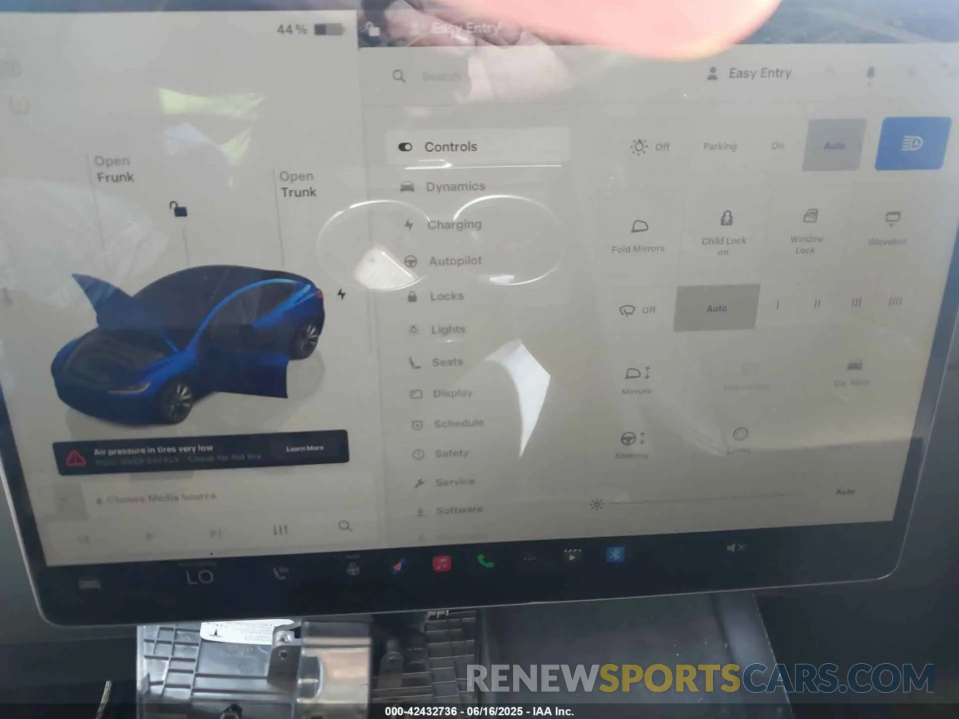 17 Photograph of a damaged car 5YJ3E1EA8RF768989 TESLA MODEL 3 2024