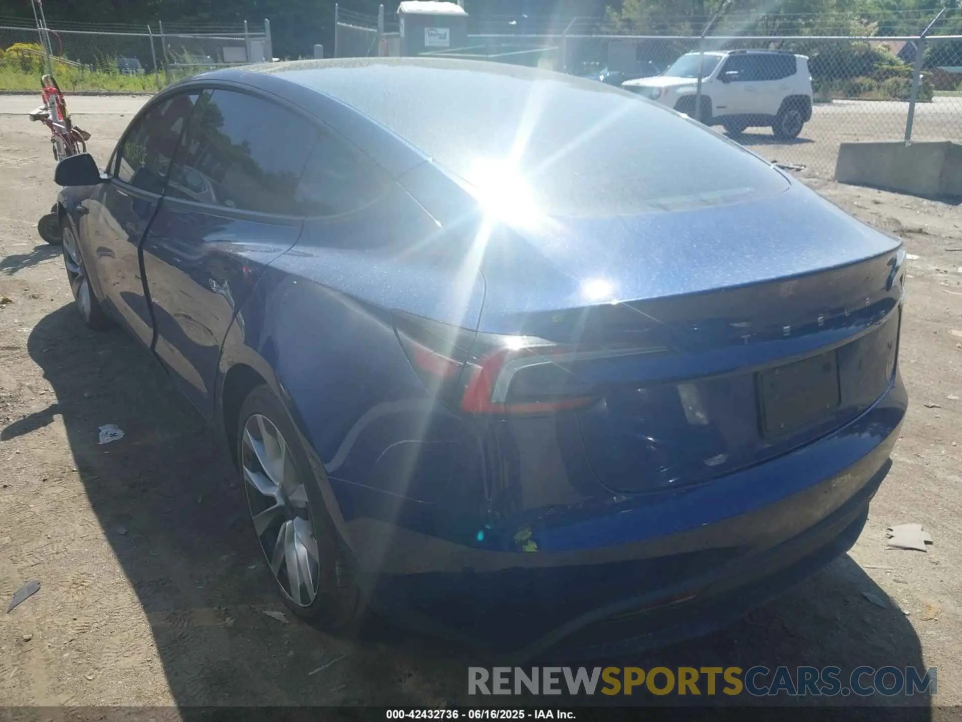 3 Photograph of a damaged car 5YJ3E1EA8RF768989 TESLA MODEL 3 2024