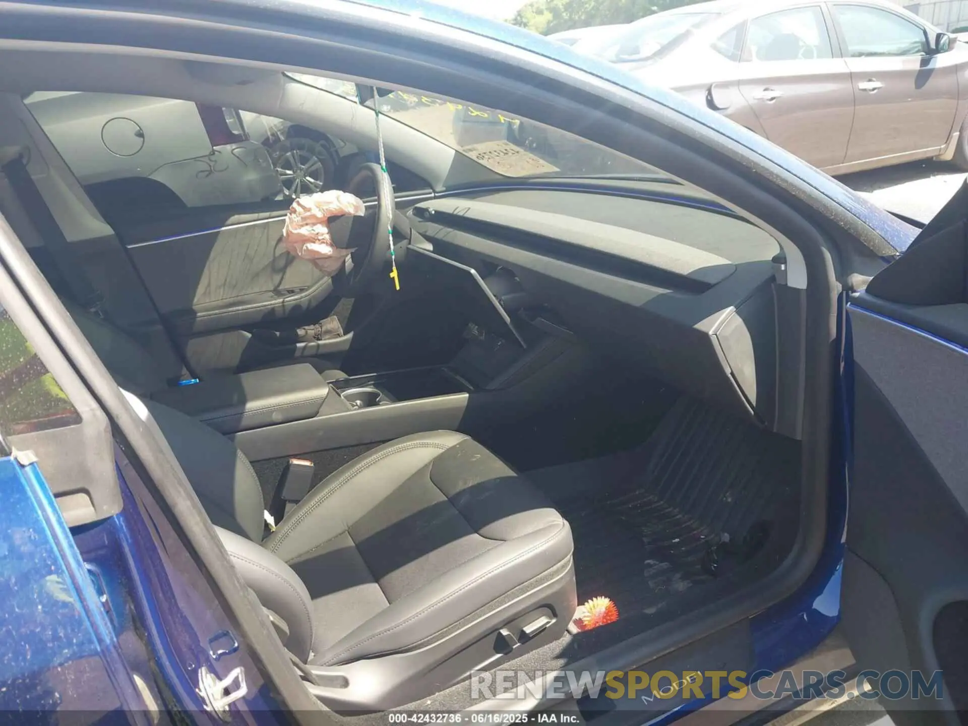 5 Photograph of a damaged car 5YJ3E1EA8RF768989 TESLA MODEL 3 2024