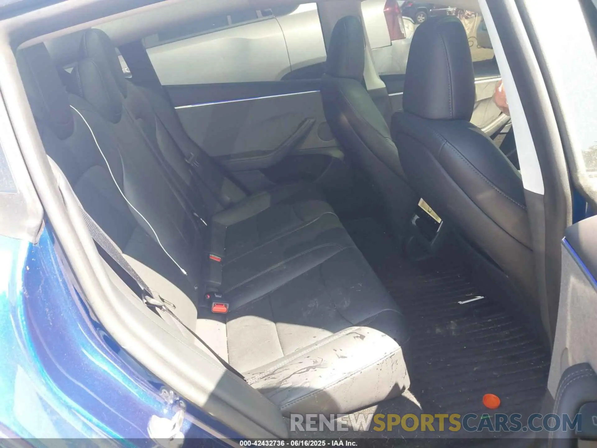 8 Photograph of a damaged car 5YJ3E1EA8RF768989 TESLA MODEL 3 2024