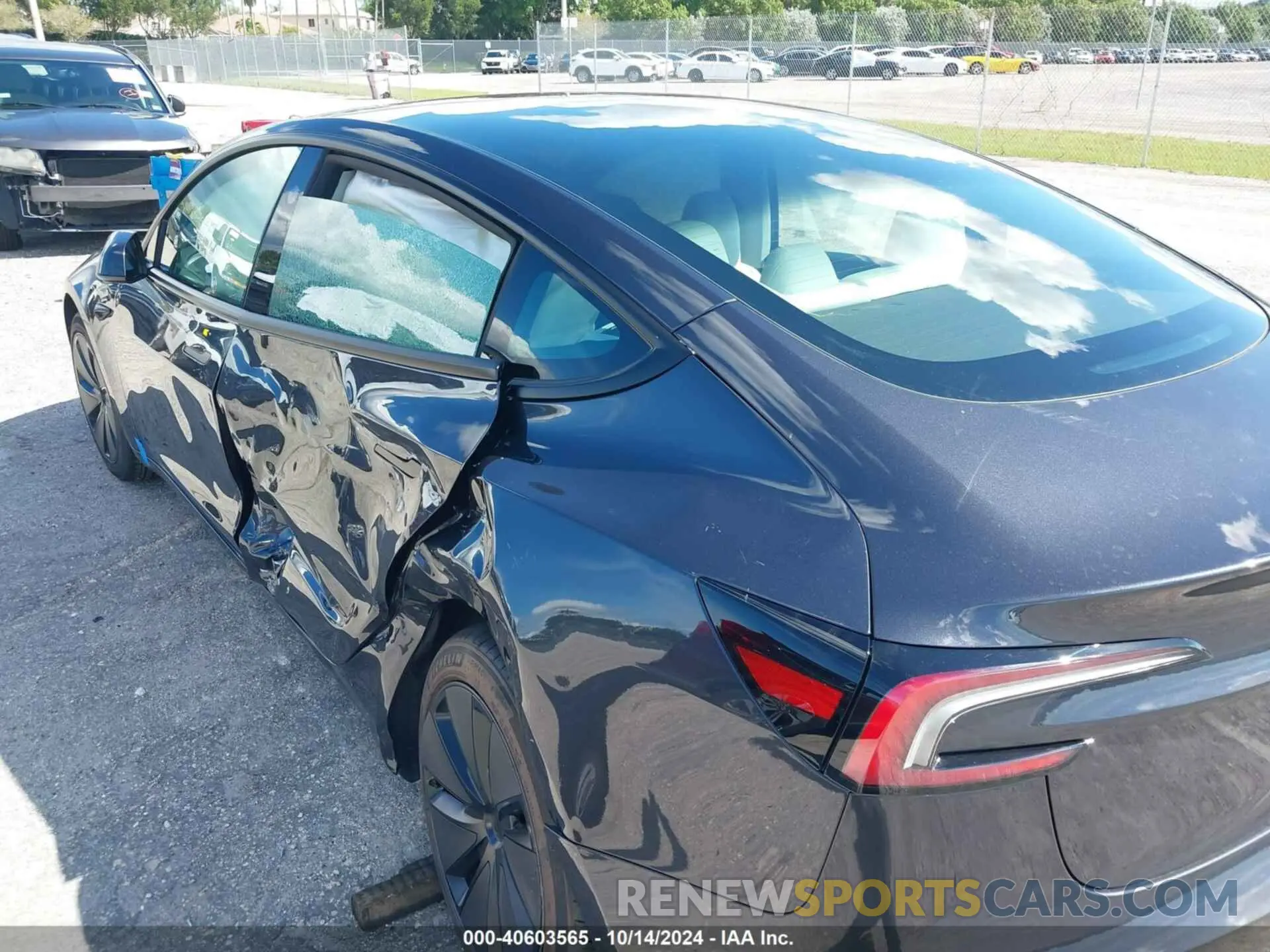 19 Photograph of a damaged car 5YJ3E1EA8RF833176 TESLA MODEL 3 2024