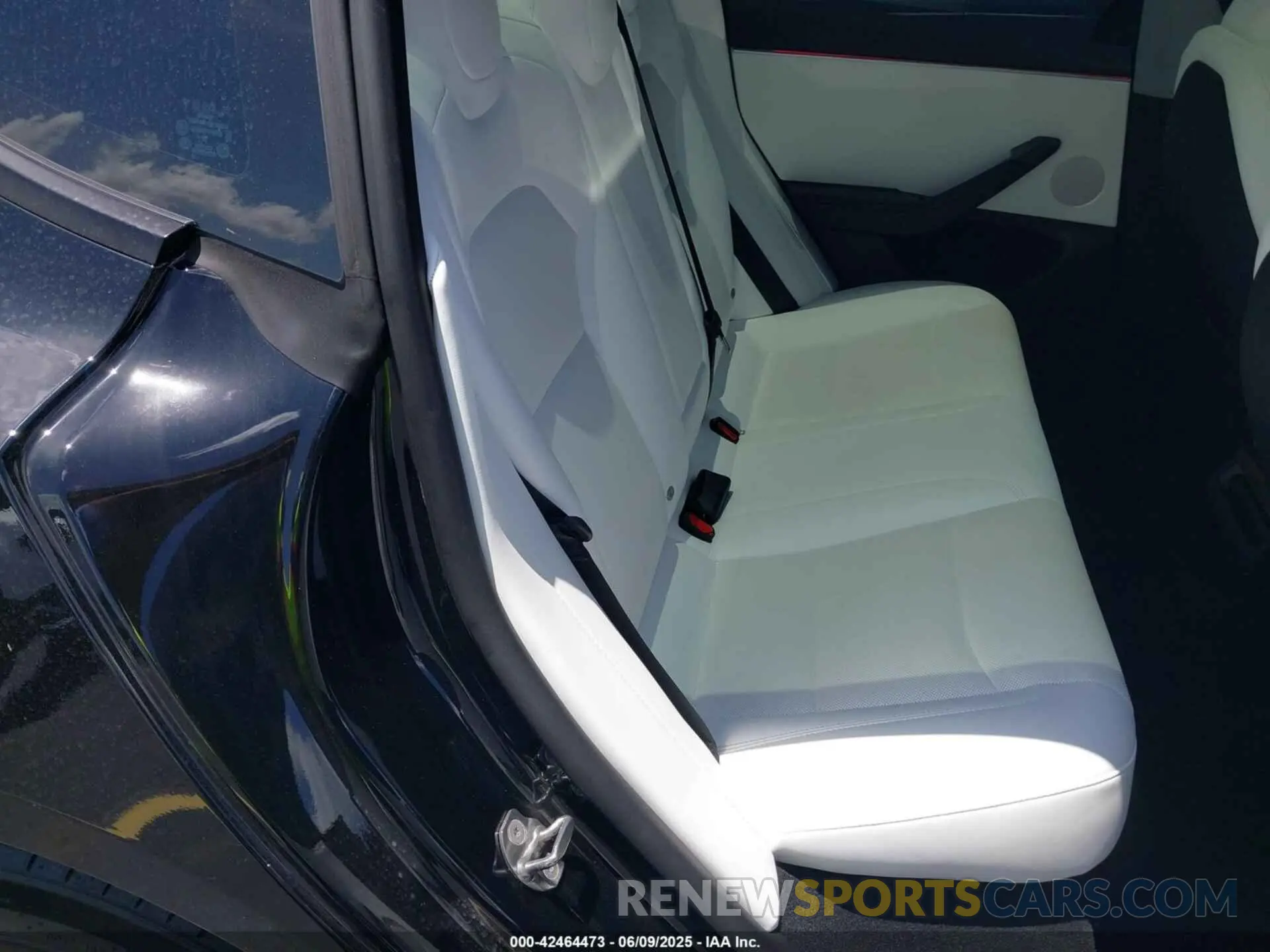 8 Photograph of a damaged car 5YJ3E1EA9RF861066 TESLA MODEL 3 2024