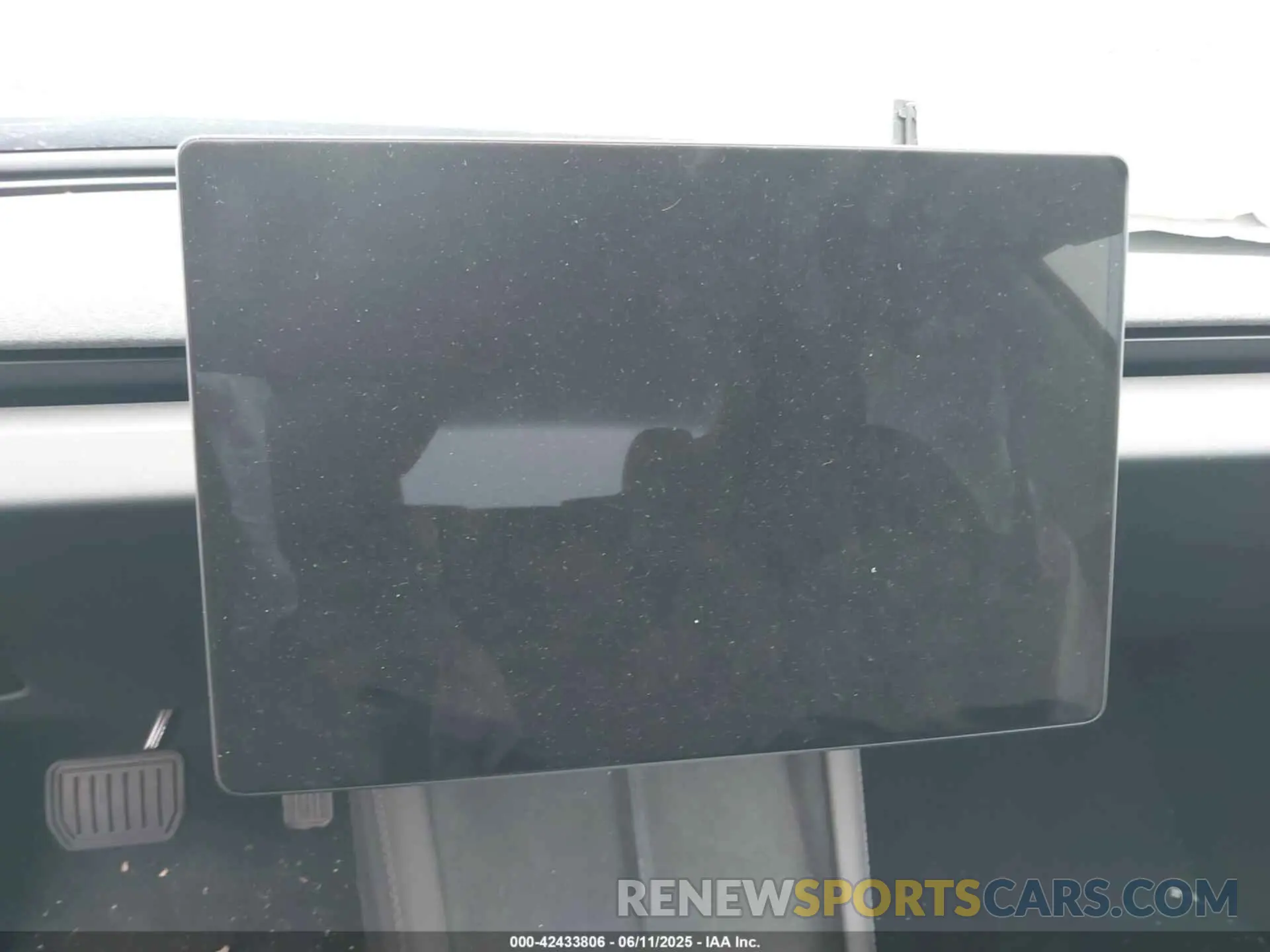 7 Photograph of a damaged car 5YJ3E1EAXRF743950 TESLA MODEL 3 2024