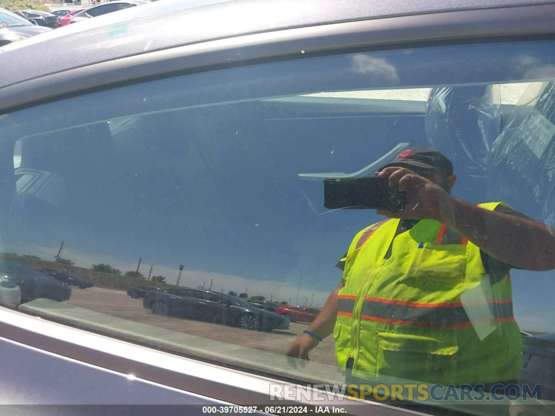 8 Photograph of a damaged car 5YJ3E1EAXRF752132 TESLA MODEL 3 2024