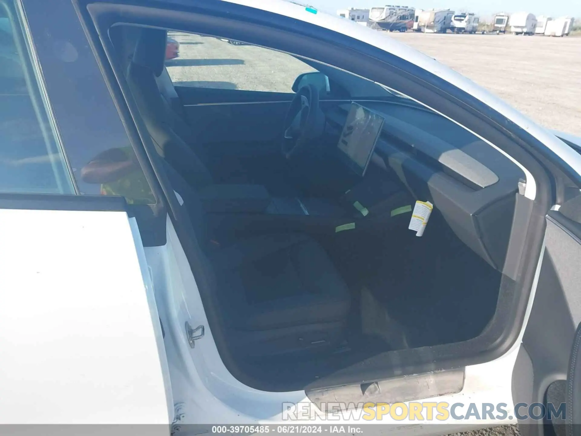 5 Photograph of a damaged car 5YJ3E1EAXRF769576 TESLA MODEL 3 2024