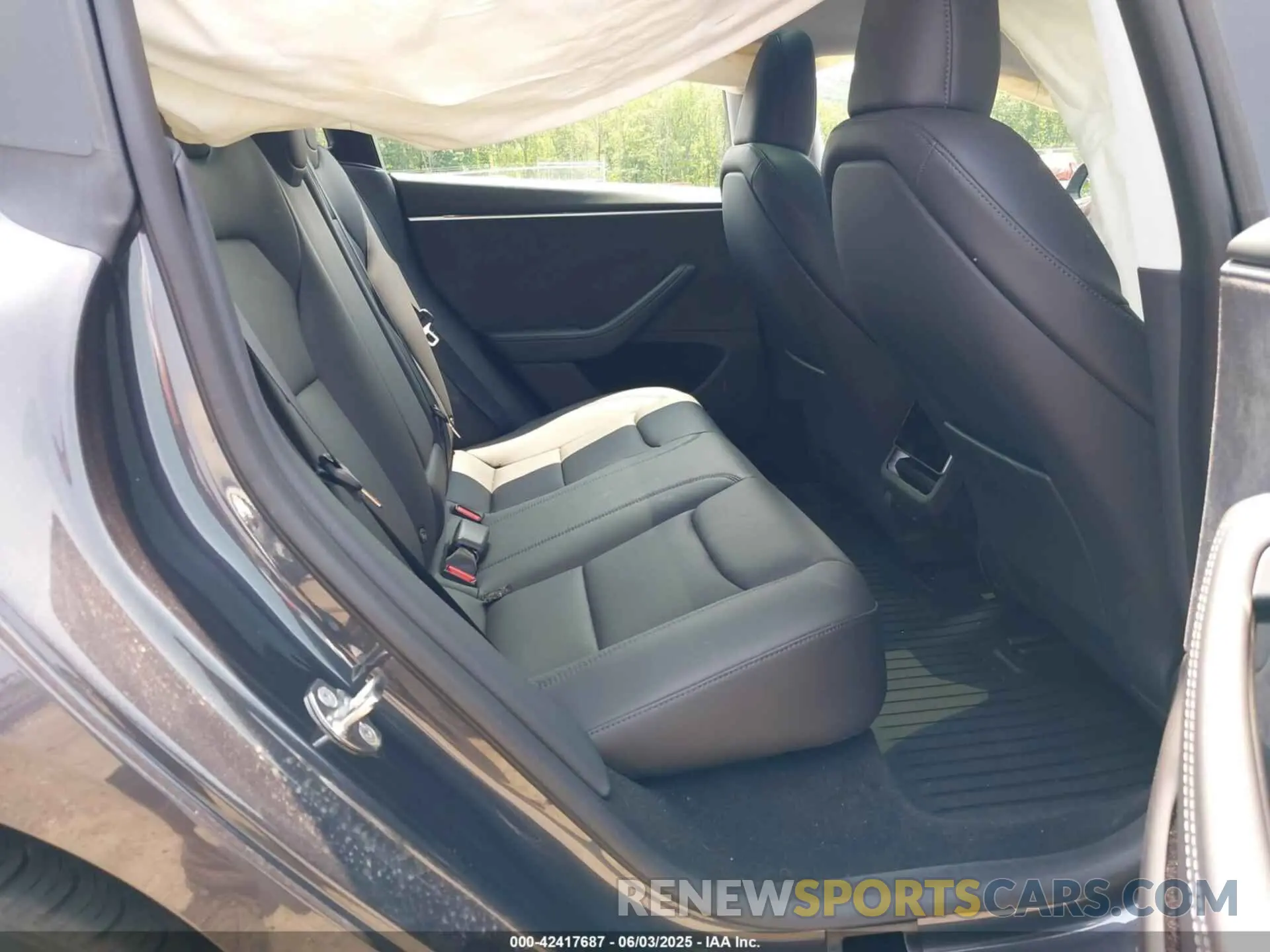 8 Photograph of a damaged car 5YJ3E1EB0RF766260 TESLA MODEL 3 2024