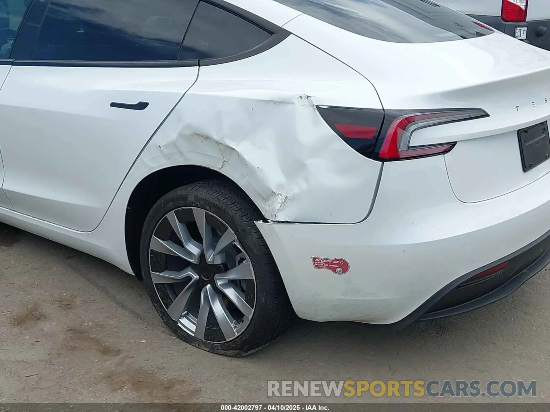 19 Photograph of a damaged car 5YJ3E1EB0RF795452 TESLA MODEL 3 2024