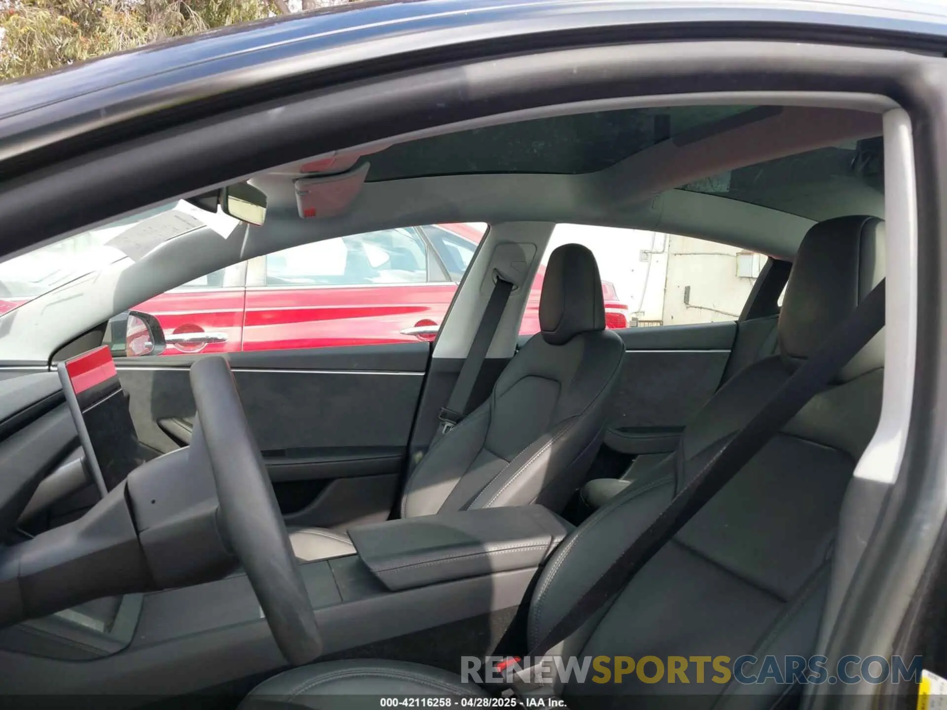 21 Photograph of a damaged car 5YJ3E1EB0RF812167 TESLA MODEL 3 2024