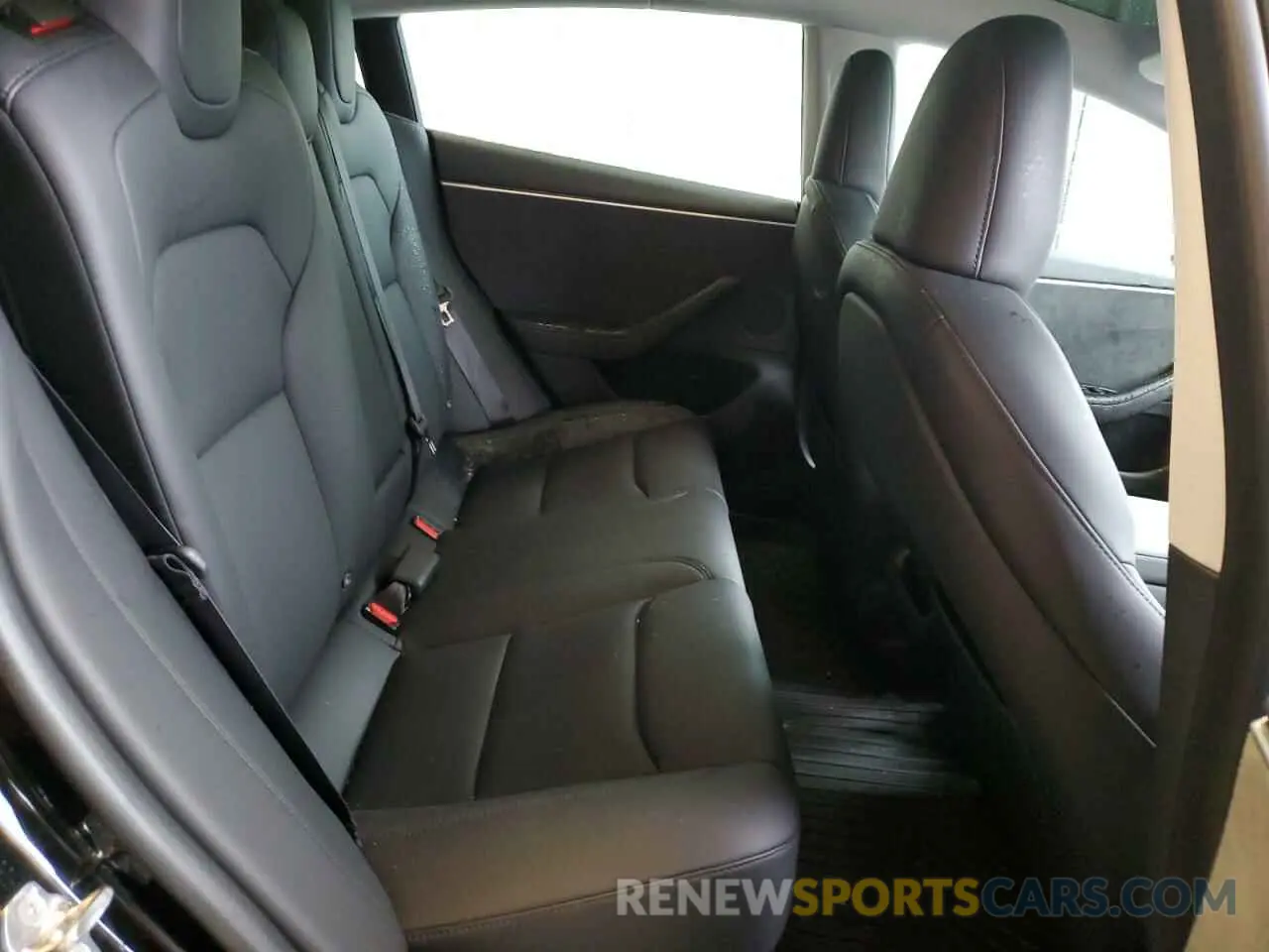 10 Photograph of a damaged car 5YJ3E1EB1RF735499 TESLA MODEL 3 2024