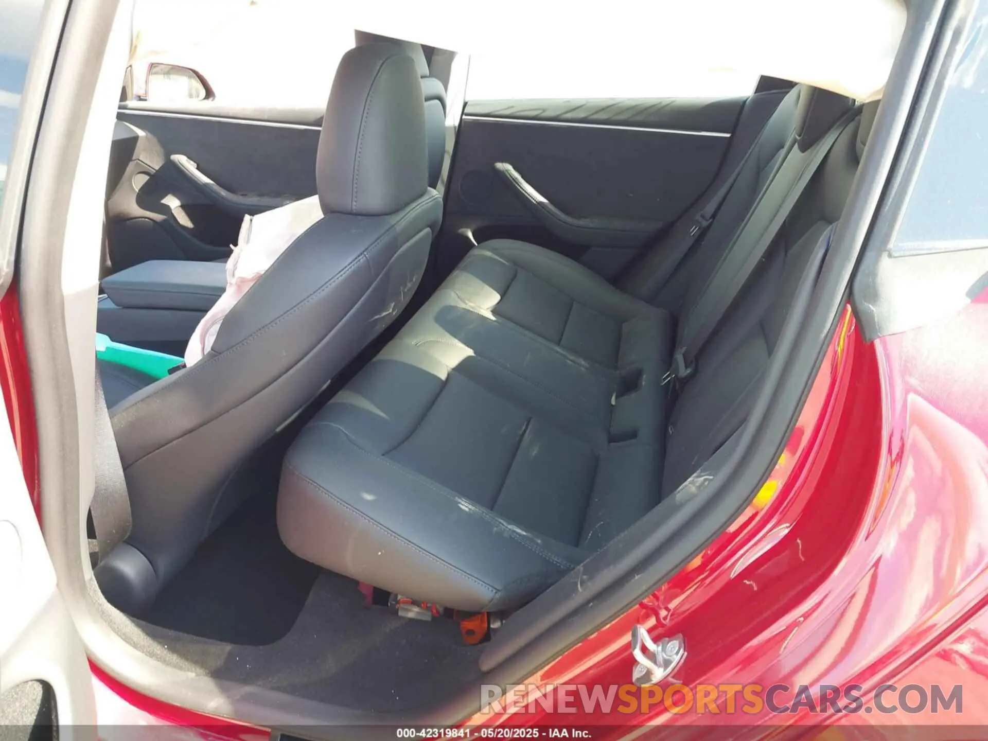 8 Photograph of a damaged car 5YJ3E1EB1RF768695 TESLA MODEL 3 2024