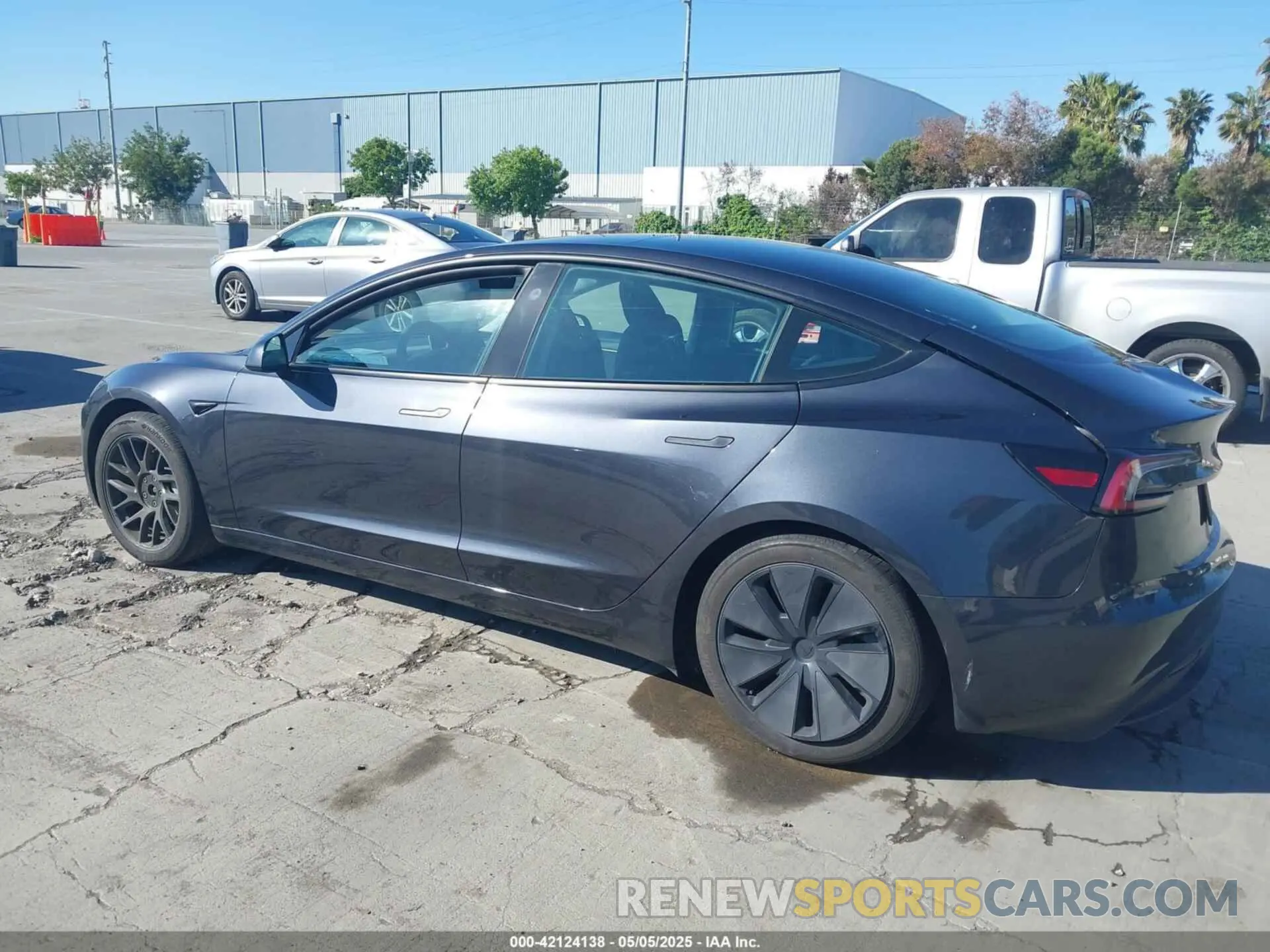 3 Photograph of a damaged car 5YJ3E1EB2RF740291 TESLA MODEL 3 2024