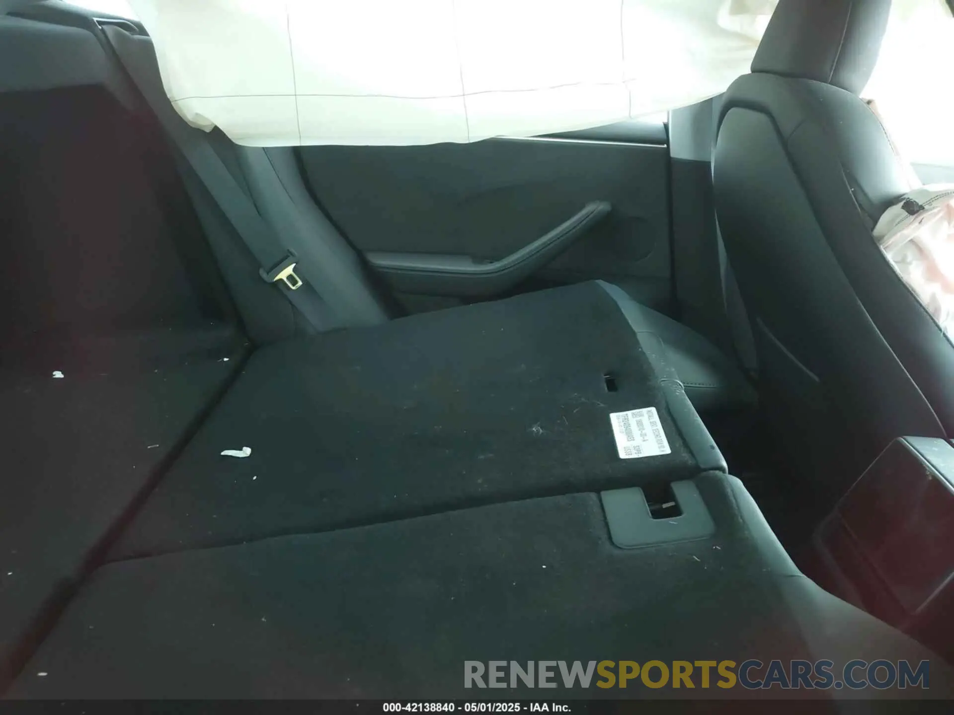 8 Photograph of a damaged car 5YJ3E1EB2RF740887 TESLA MODEL 3 2024