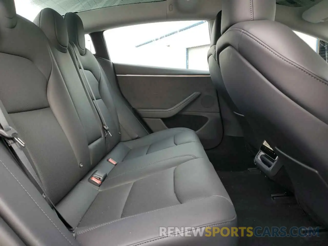 11 Photograph of a damaged car 5YJ3E1EB2RF758662 TESLA MODEL 3 2024