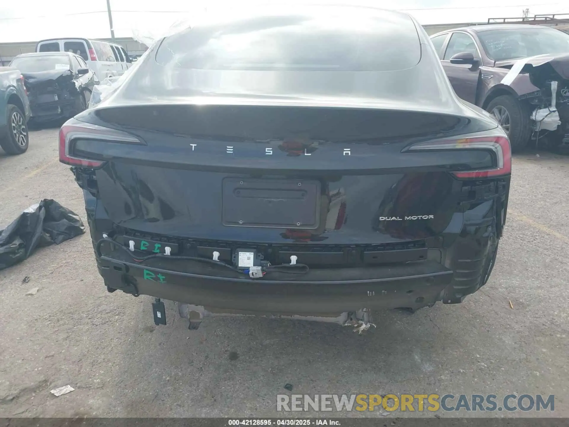 16 Photograph of a damaged car 5YJ3E1EB2RF792469 TESLA MODEL 3 2024
