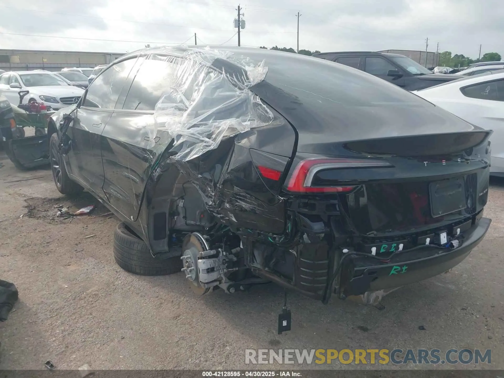 3 Photograph of a damaged car 5YJ3E1EB2RF792469 TESLA MODEL 3 2024