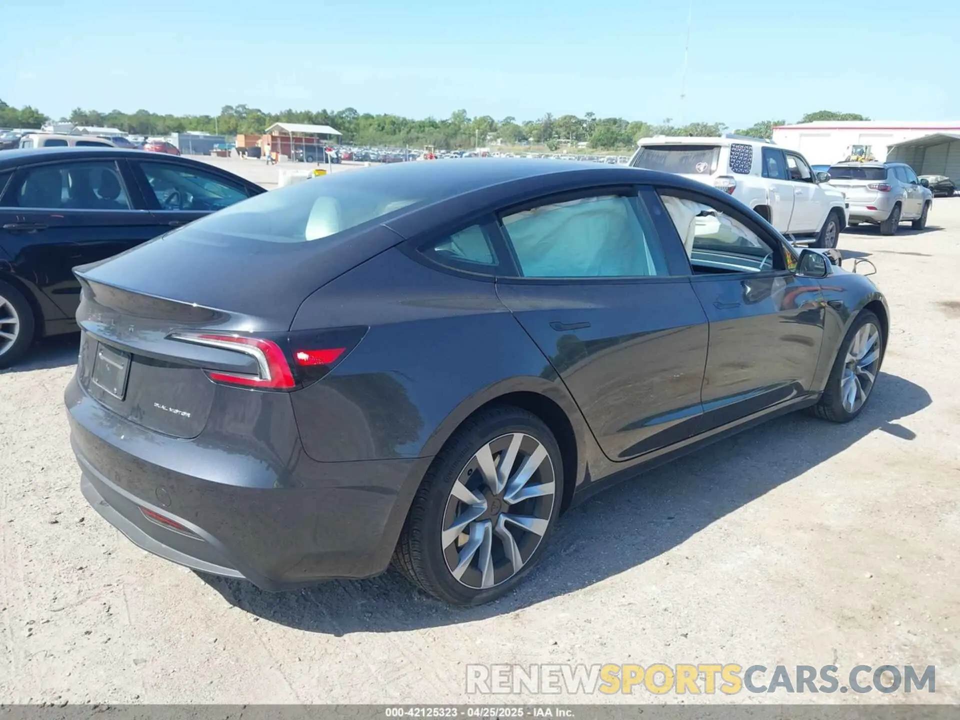 4 Photograph of a damaged car 5YJ3E1EB2RF832663 TESLA MODEL 3 2024