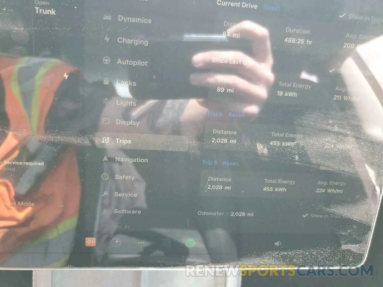 9 Photograph of a damaged car 5YJ3E1EB3RF758668 TESLA MODEL 3 2024