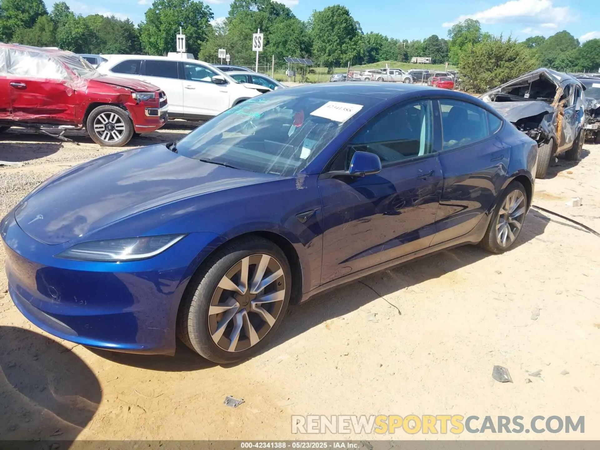2 Photograph of a damaged car 5YJ3E1EB3RF768097 TESLA MODEL 3 2024