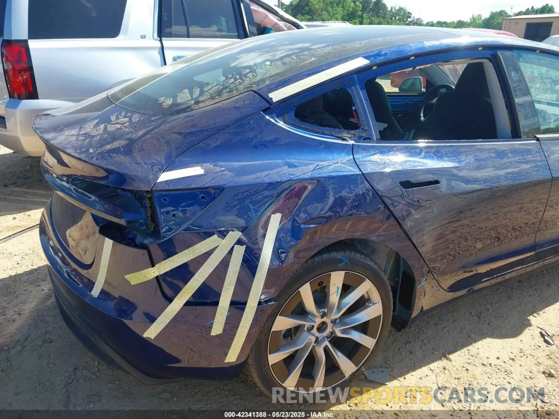 6 Photograph of a damaged car 5YJ3E1EB3RF768097 TESLA MODEL 3 2024
