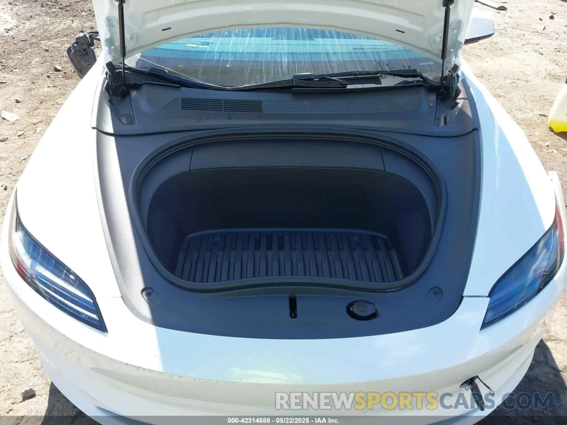 10 Photograph of a damaged car 5YJ3E1EB3RF807254 TESLA MODEL 3 2024