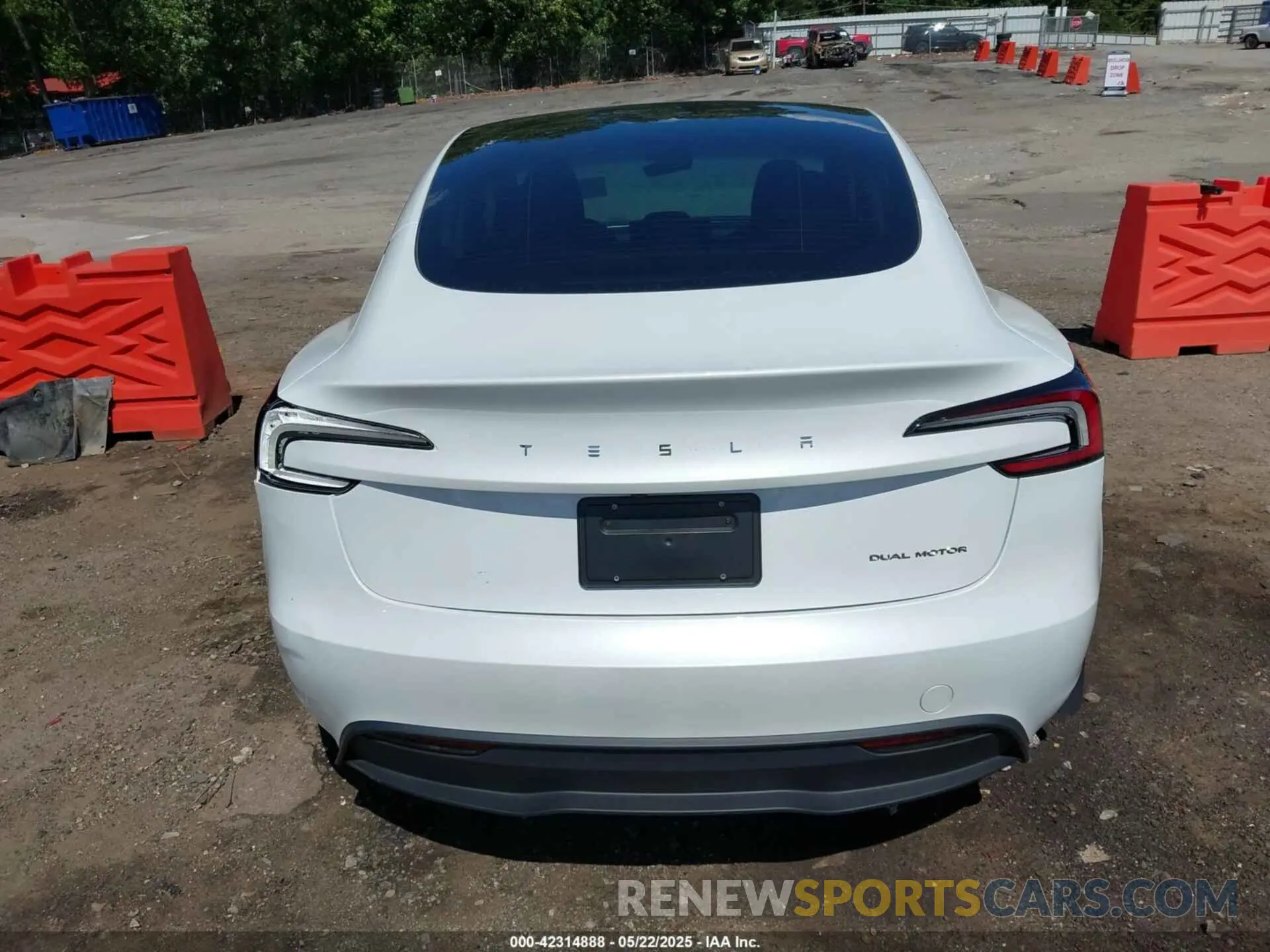 16 Photograph of a damaged car 5YJ3E1EB3RF807254 TESLA MODEL 3 2024