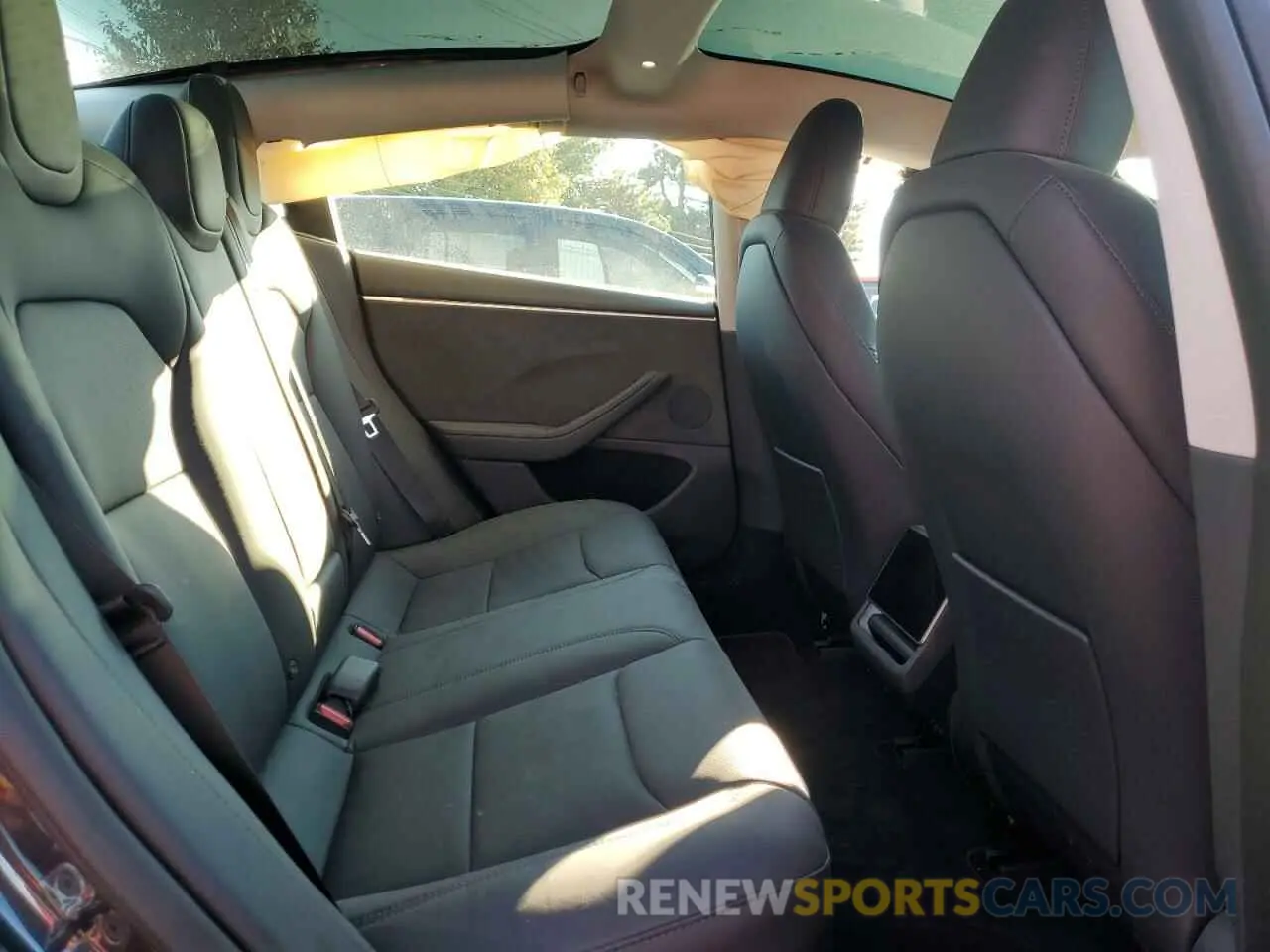 10 Photograph of a damaged car 5YJ3E1EB4RF813208 TESLA MODEL 3 2024