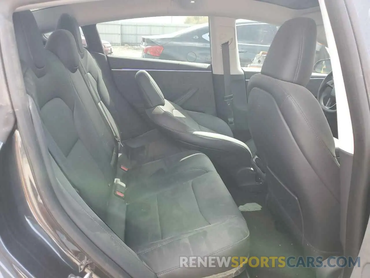 10 Photograph of a damaged car 5YJ3E1EB5RF721752 TESLA MODEL 3 2024