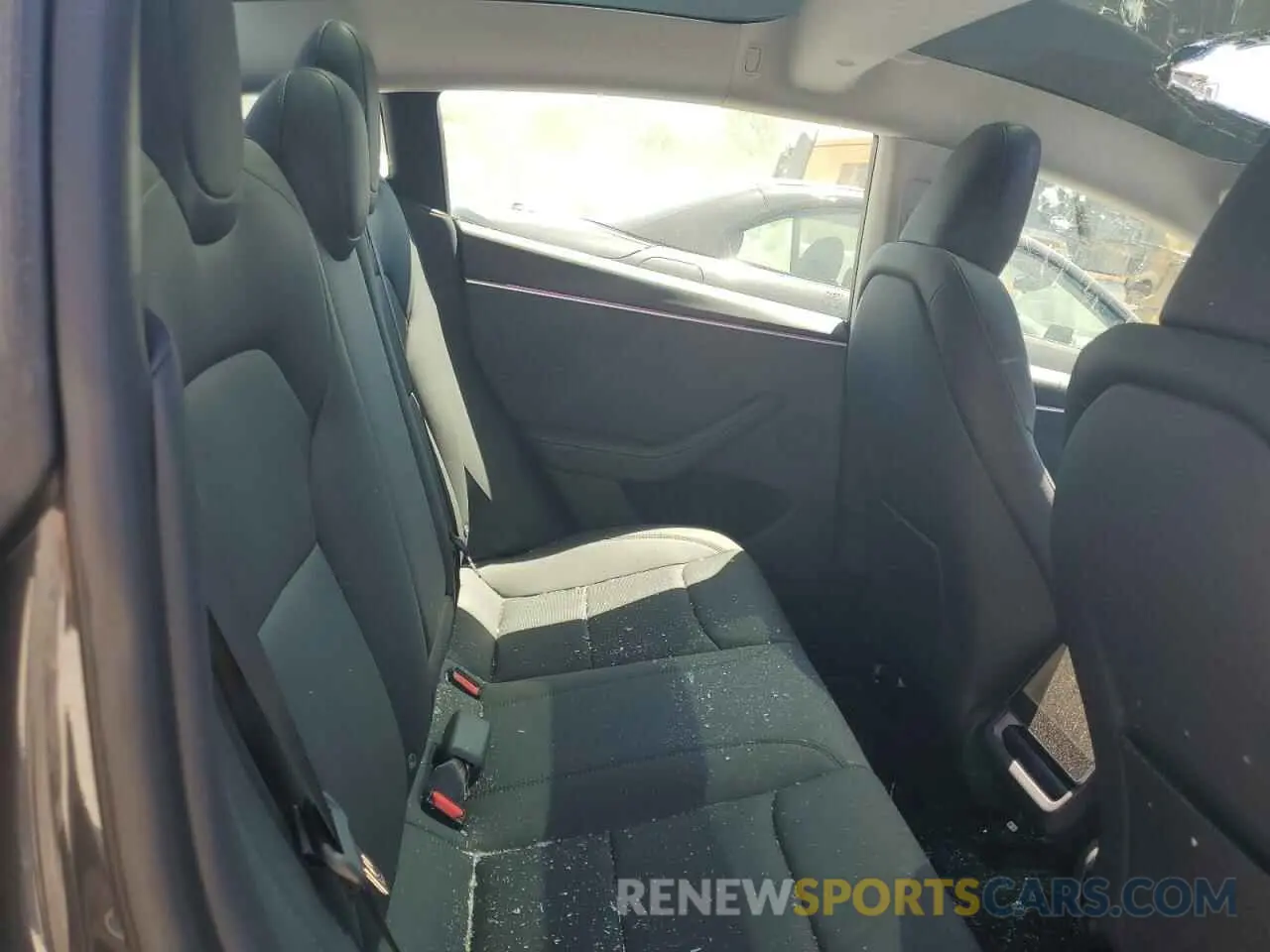 10 Photograph of a damaged car 5YJ3E1EB5RF735795 TESLA MODEL 3 2024