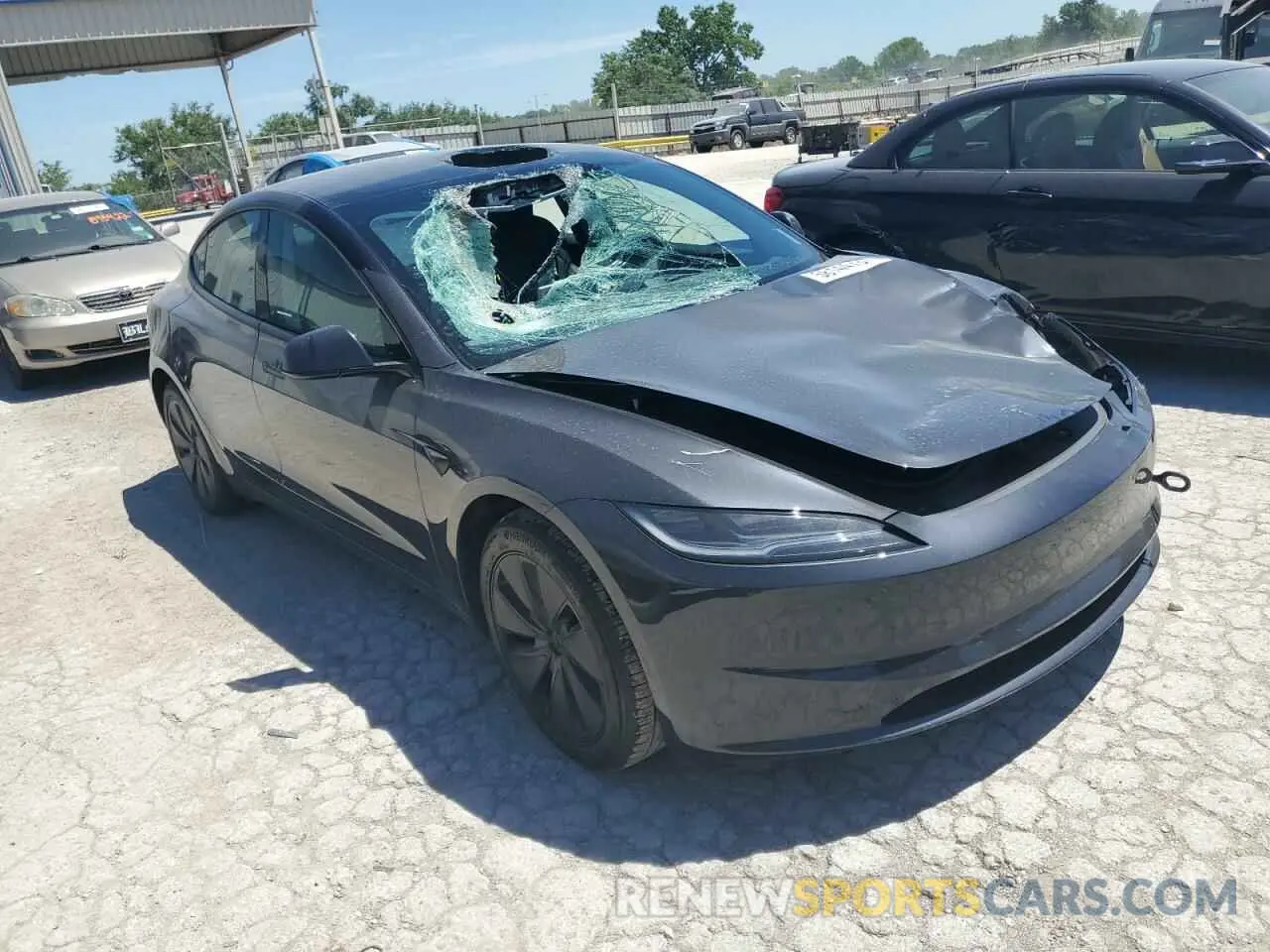 4 Photograph of a damaged car 5YJ3E1EB5RF735795 TESLA MODEL 3 2024