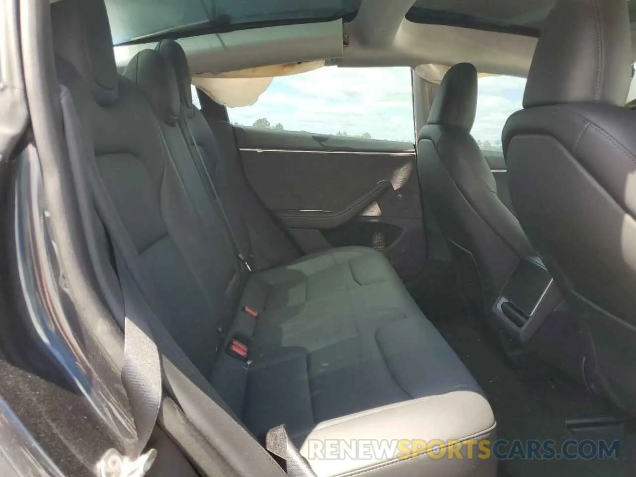 10 Photograph of a damaged car 5YJ3E1EB5RF737790 TESLA MODEL 3 2024