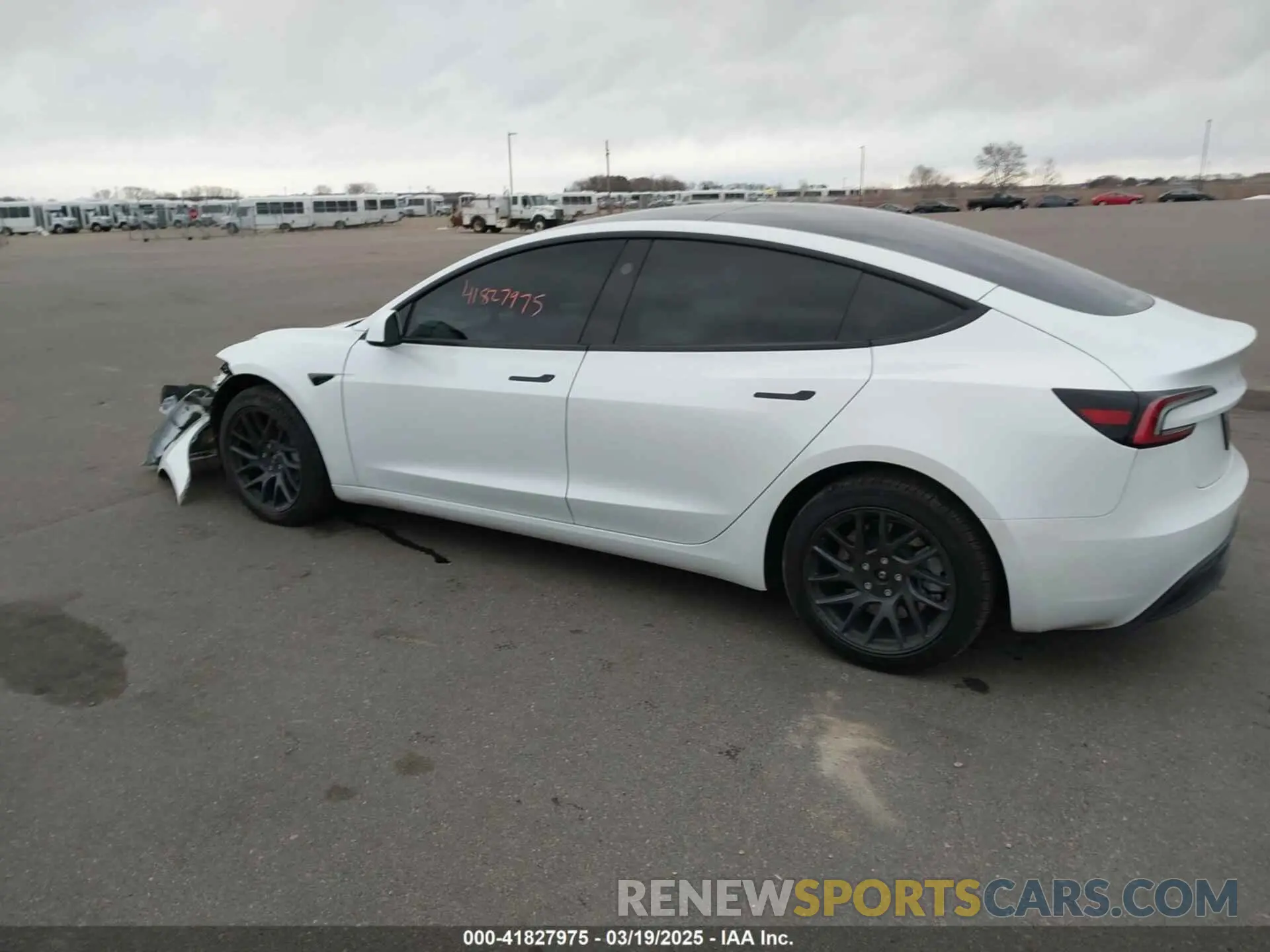 15 Photograph of a damaged car 5YJ3E1EB5RF855161 TESLA MODEL 3 2024