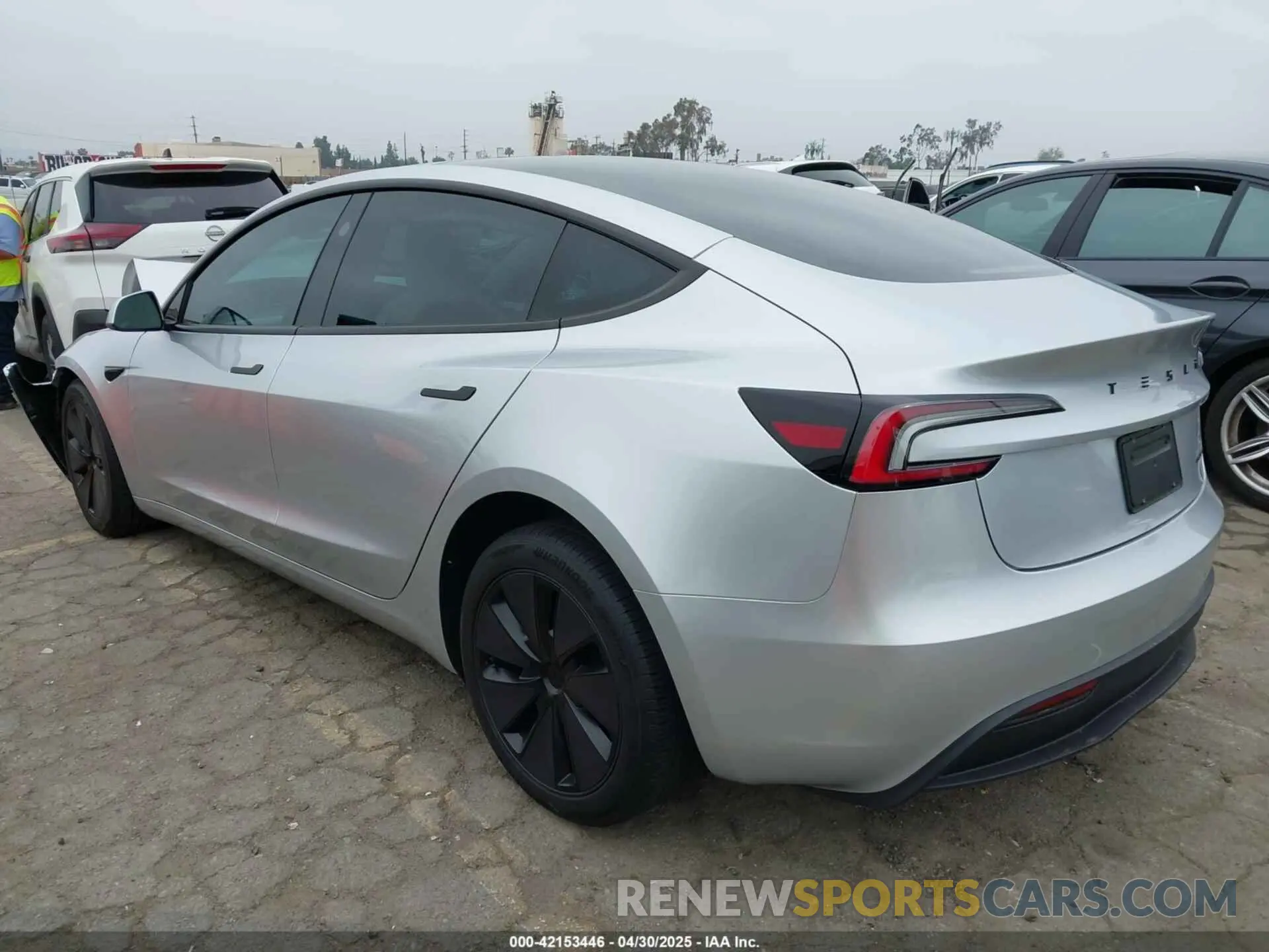 3 Photograph of a damaged car 5YJ3E1EB7RF754672 TESLA MODEL 3 2024