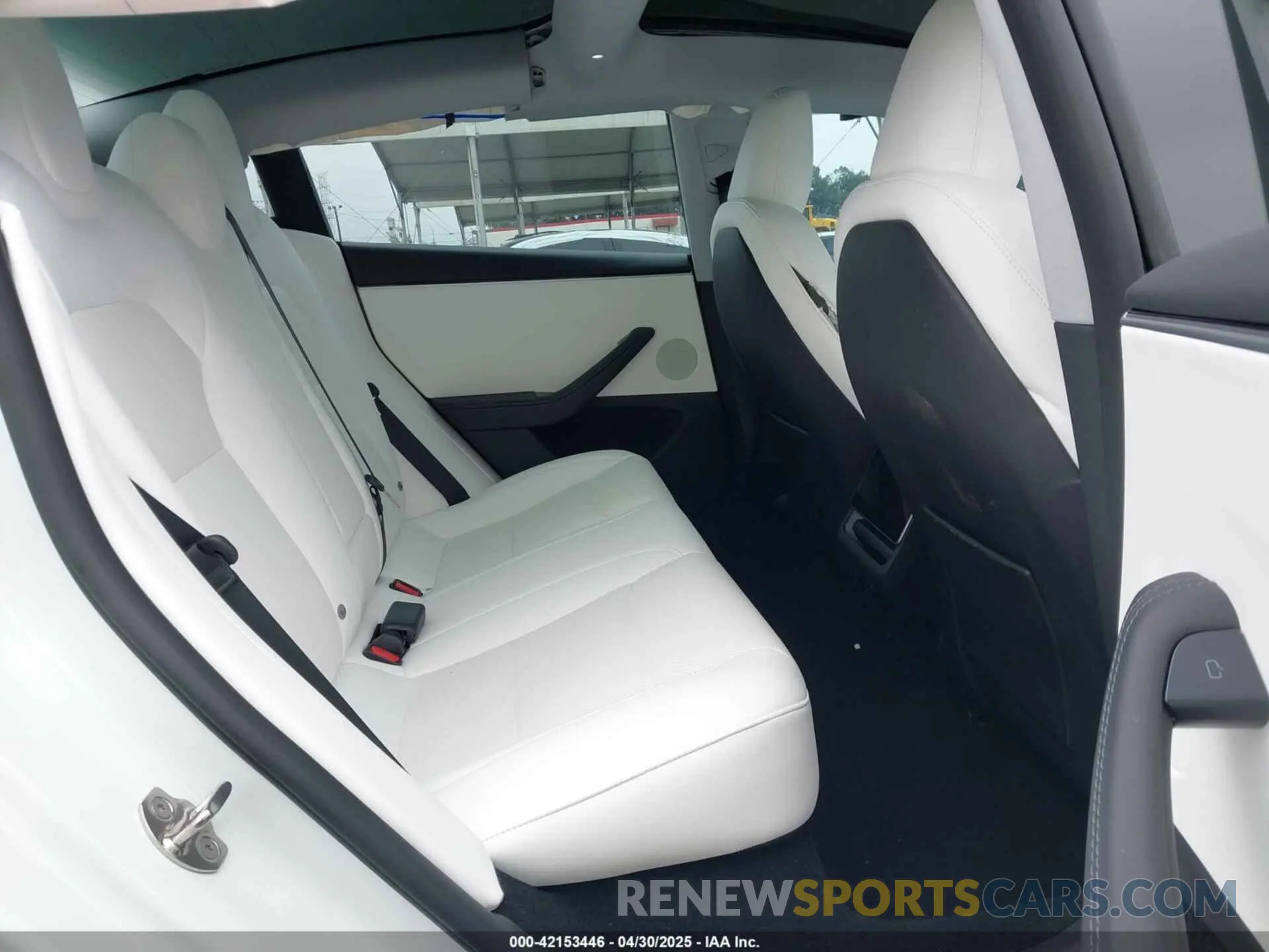 8 Photograph of a damaged car 5YJ3E1EB7RF754672 TESLA MODEL 3 2024
