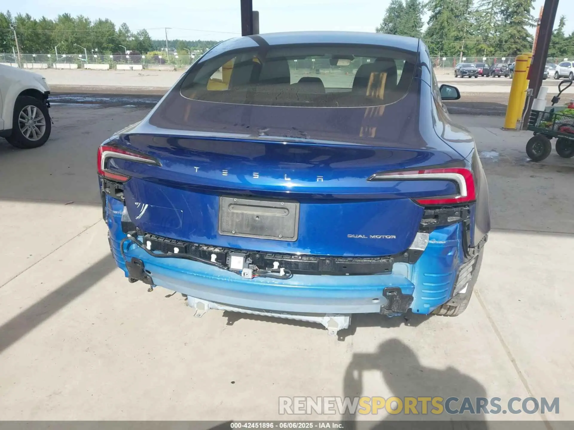 17 Photograph of a damaged car 5YJ3E1EB7RF808827 TESLA MODEL 3 2024