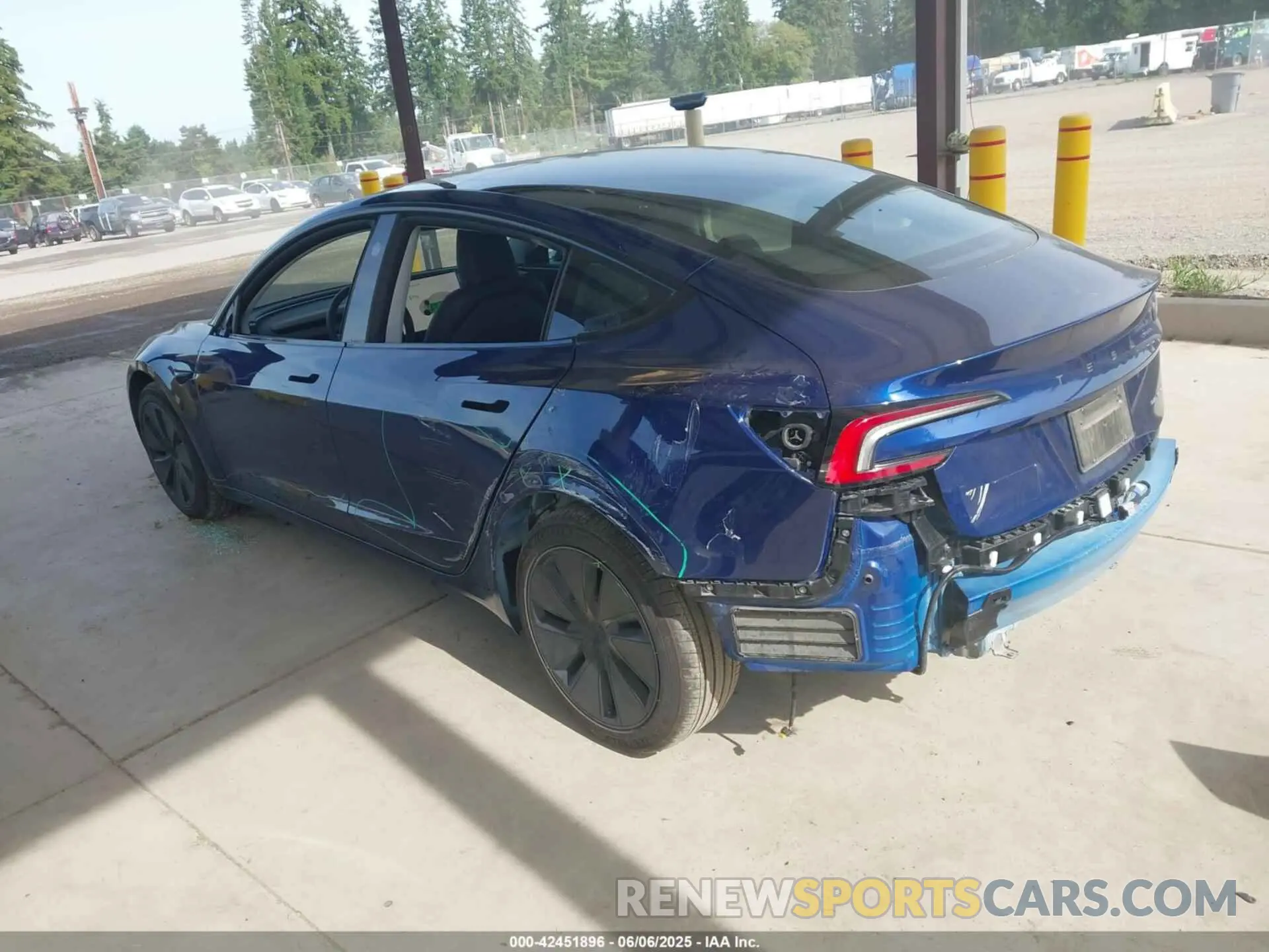 3 Photograph of a damaged car 5YJ3E1EB7RF808827 TESLA MODEL 3 2024