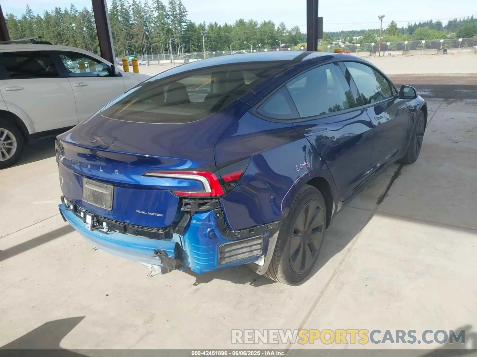 4 Photograph of a damaged car 5YJ3E1EB7RF808827 TESLA MODEL 3 2024