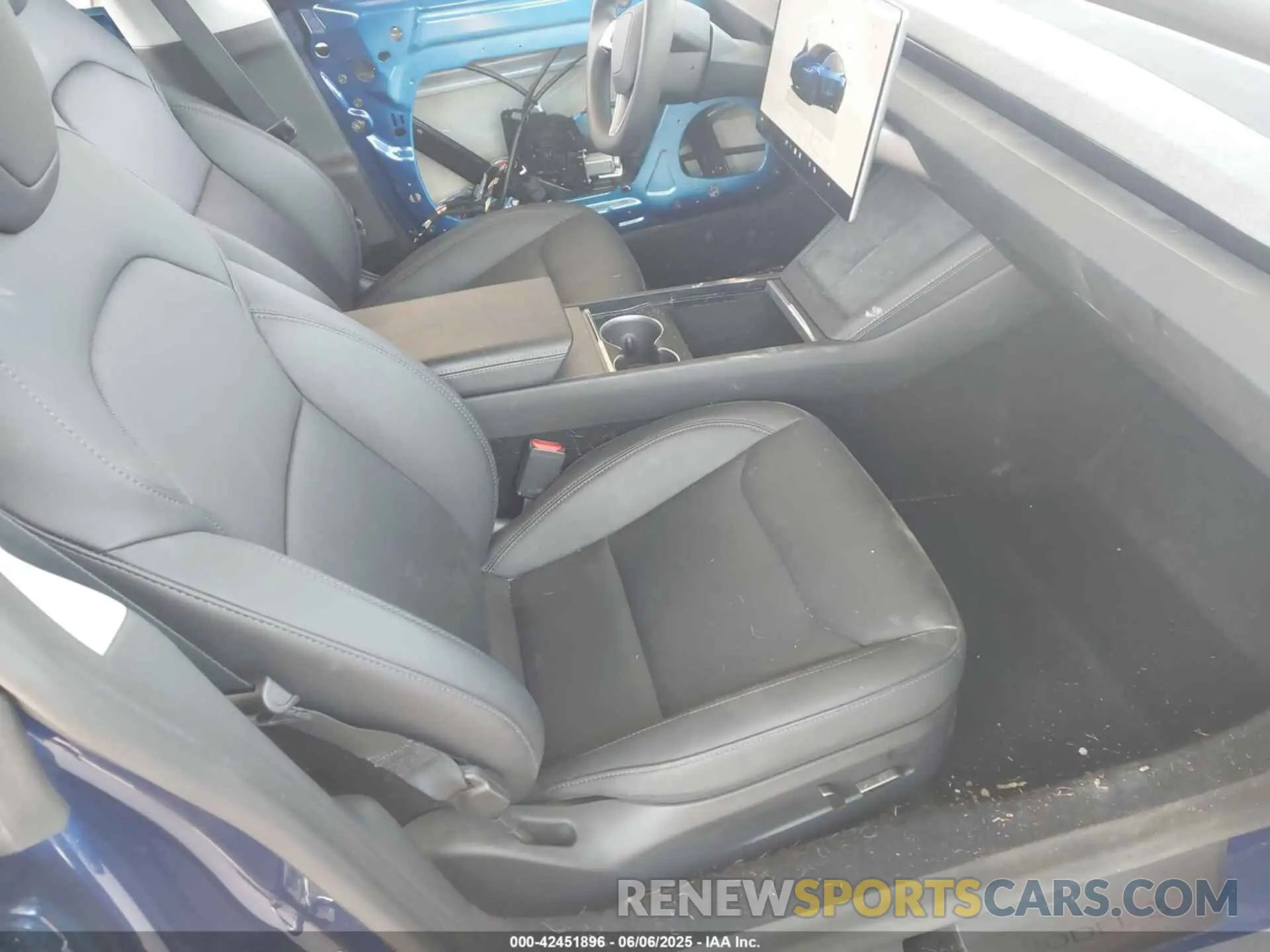 5 Photograph of a damaged car 5YJ3E1EB7RF808827 TESLA MODEL 3 2024
