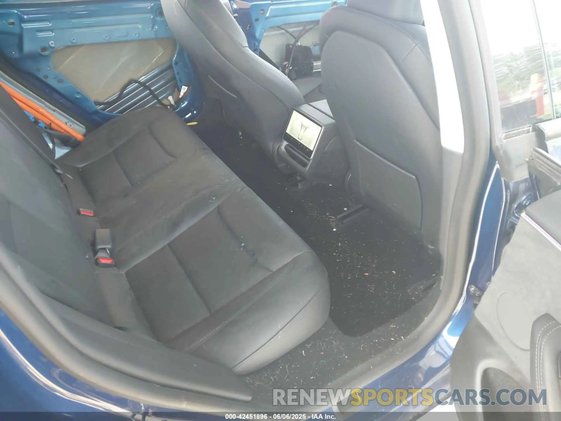8 Photograph of a damaged car 5YJ3E1EB7RF808827 TESLA MODEL 3 2024