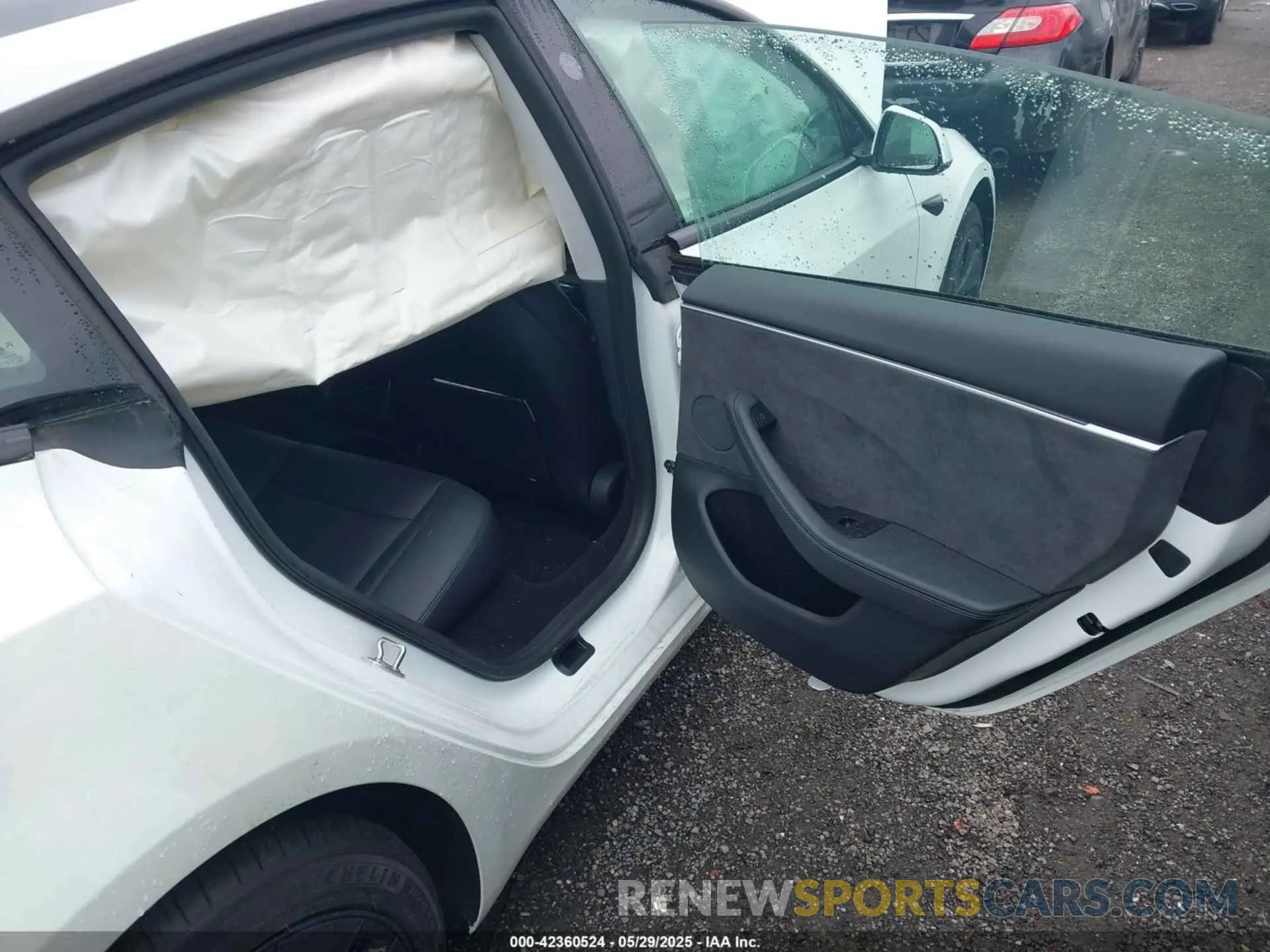 8 Photograph of a damaged car 5YJ3E1EB7RF821805 TESLA MODEL 3 2024