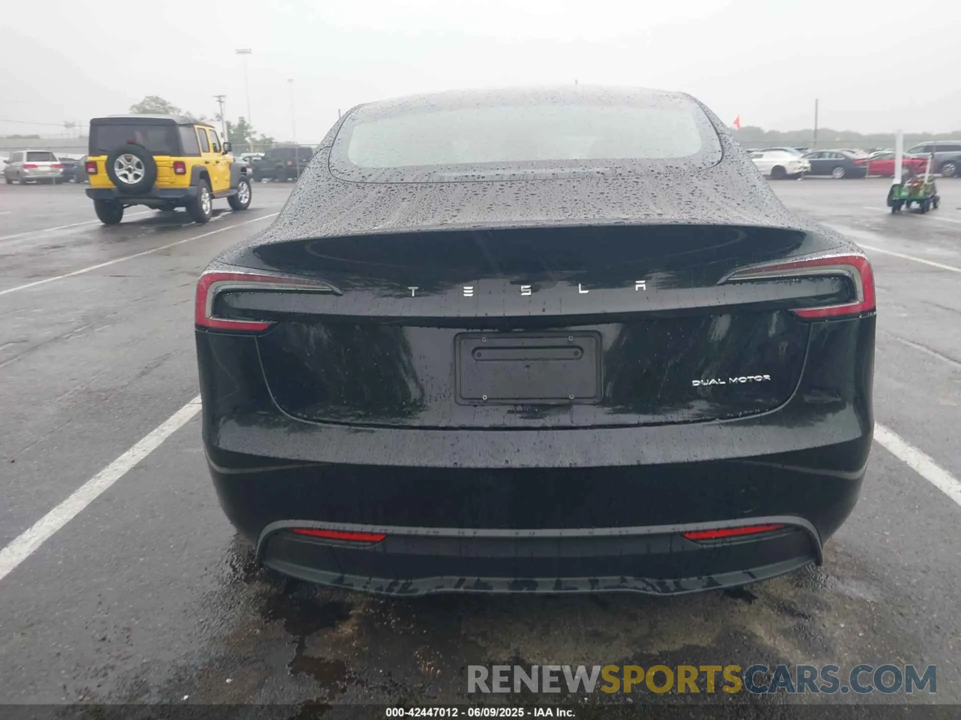 15 Photograph of a damaged car 5YJ3E1EB8RF733782 TESLA MODEL 3 2024