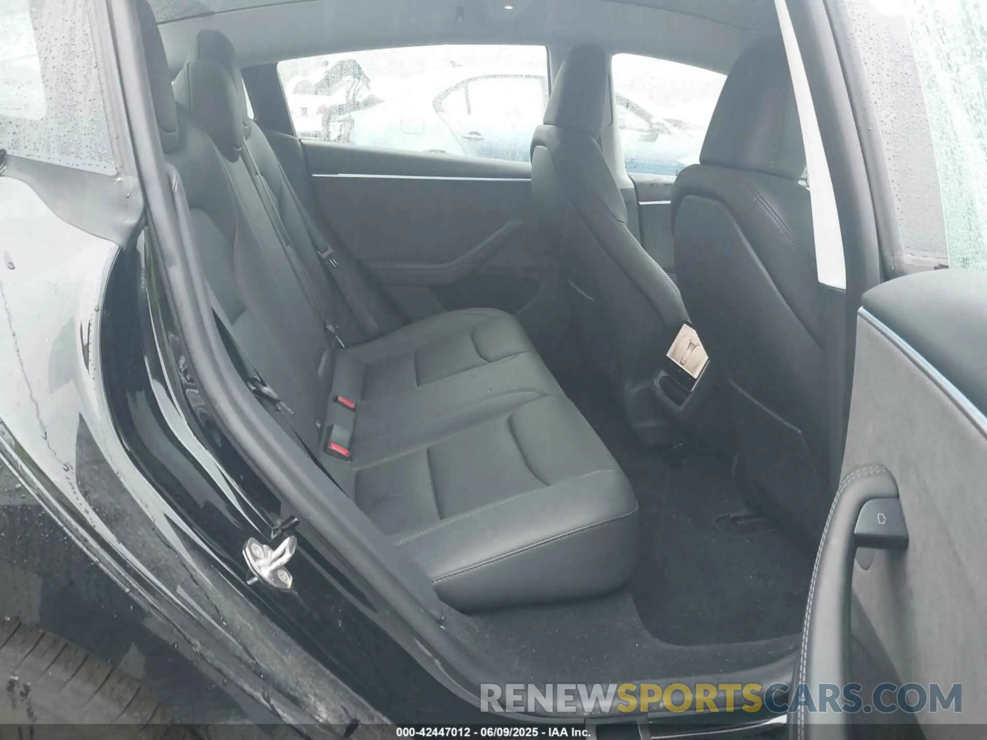 8 Photograph of a damaged car 5YJ3E1EB8RF733782 TESLA MODEL 3 2024