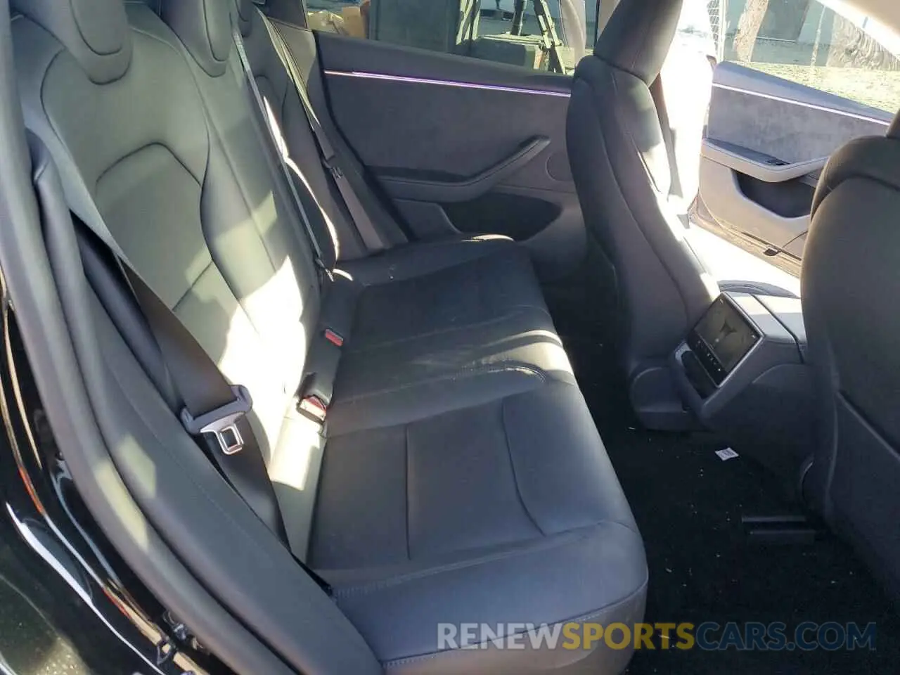 10 Photograph of a damaged car 5YJ3E1EB8RF756012 TESLA MODEL 3 2024
