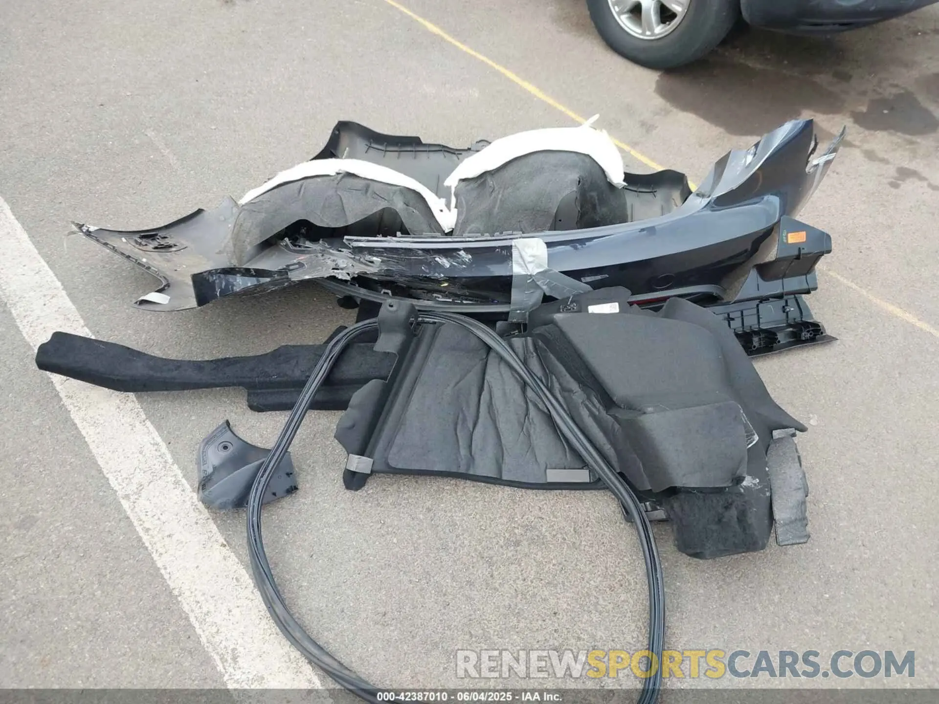 12 Photograph of a damaged car 5YJ3E1EB8RF812854 TESLA MODEL 3 2024