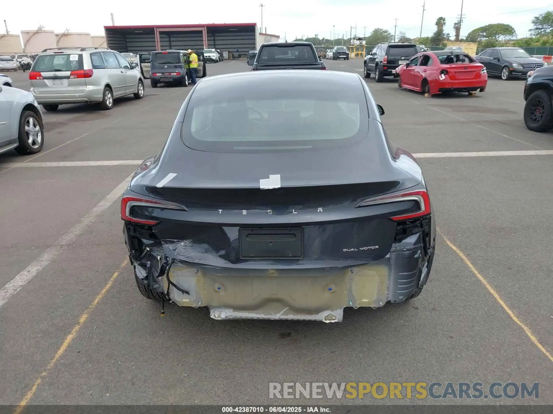 17 Photograph of a damaged car 5YJ3E1EB8RF812854 TESLA MODEL 3 2024